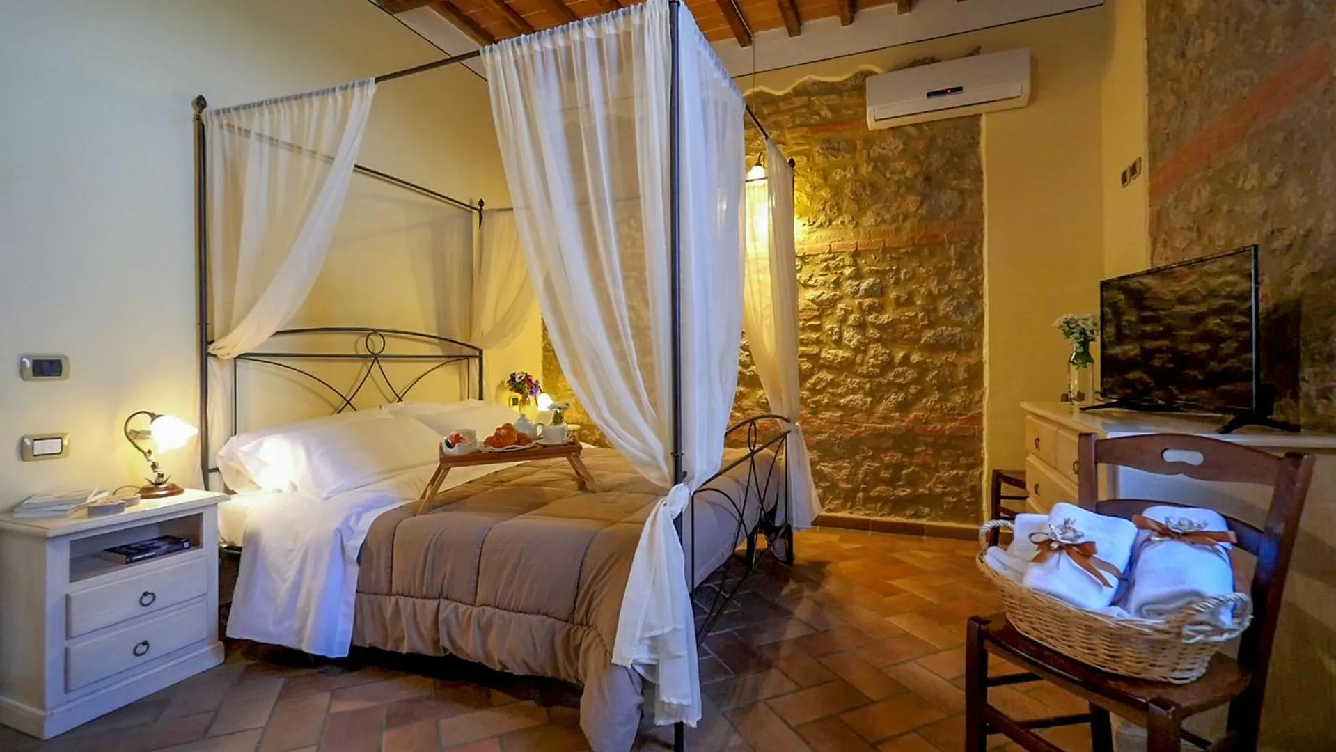 Bedroom, Bed in Casa Di Campagna In Toscana