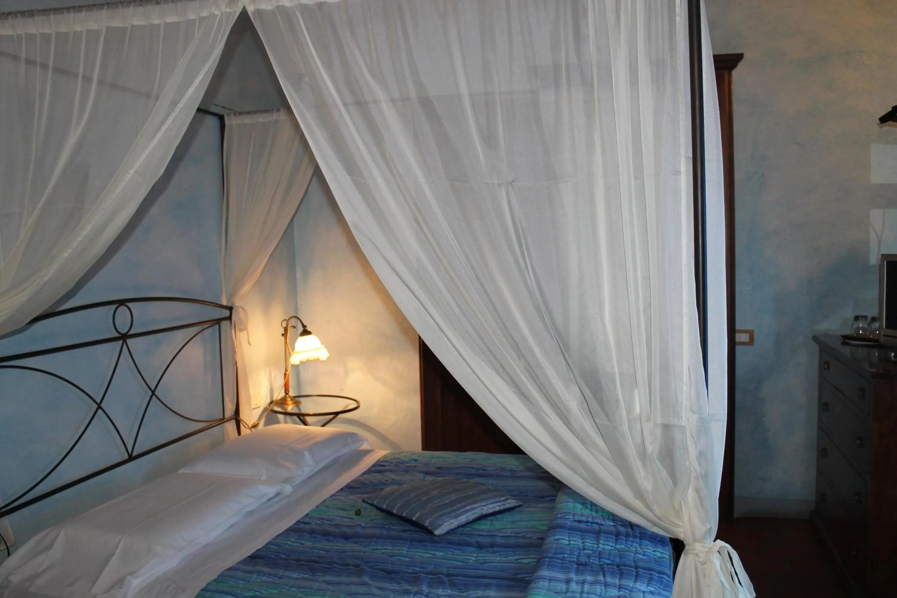 Bed in Casa Di Campagna In Toscana