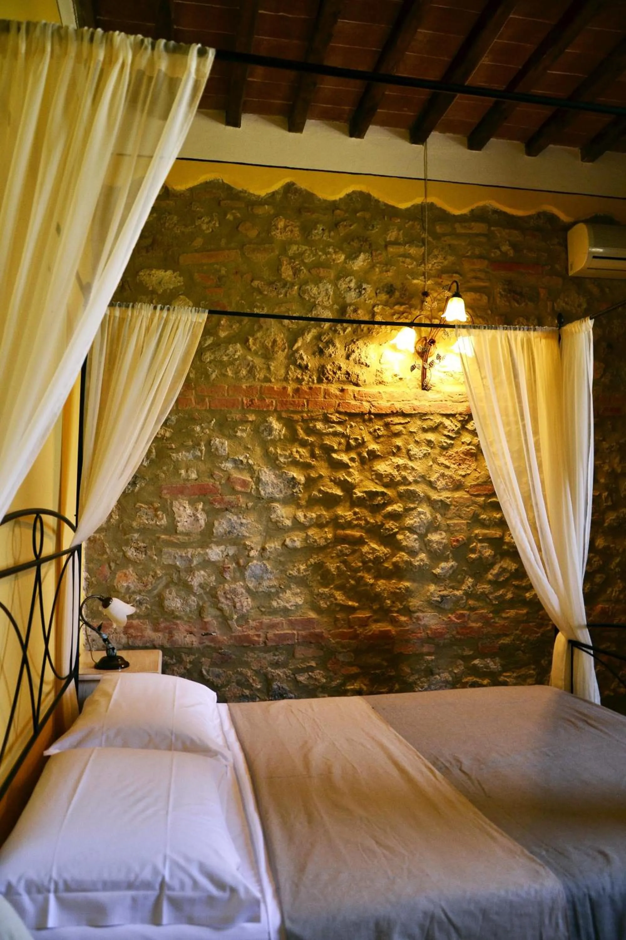 Bed in Casa Di Campagna In Toscana
