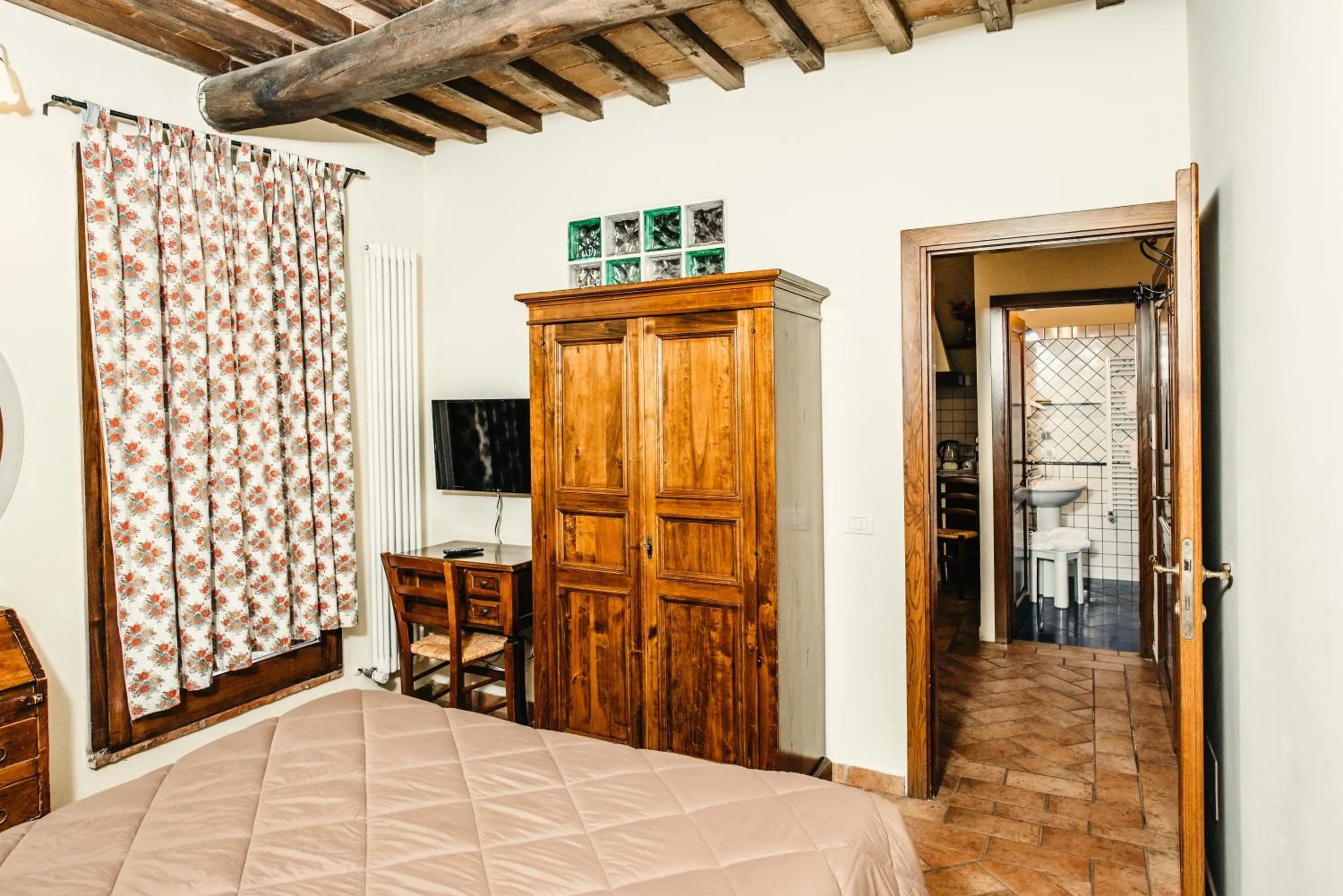Bathroom, Bed in Casa Di Campagna In Toscana