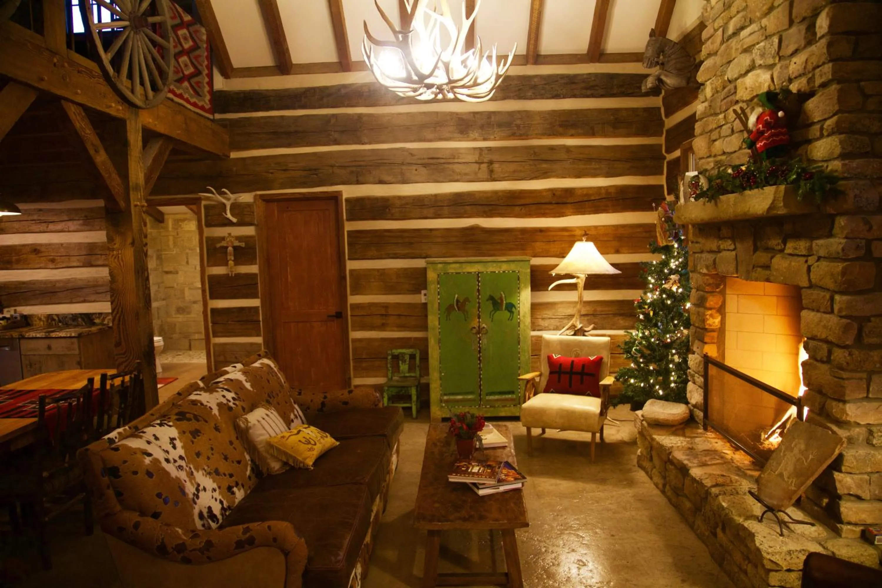 Living room in Canyon Of The Ancients Guest Ranch
