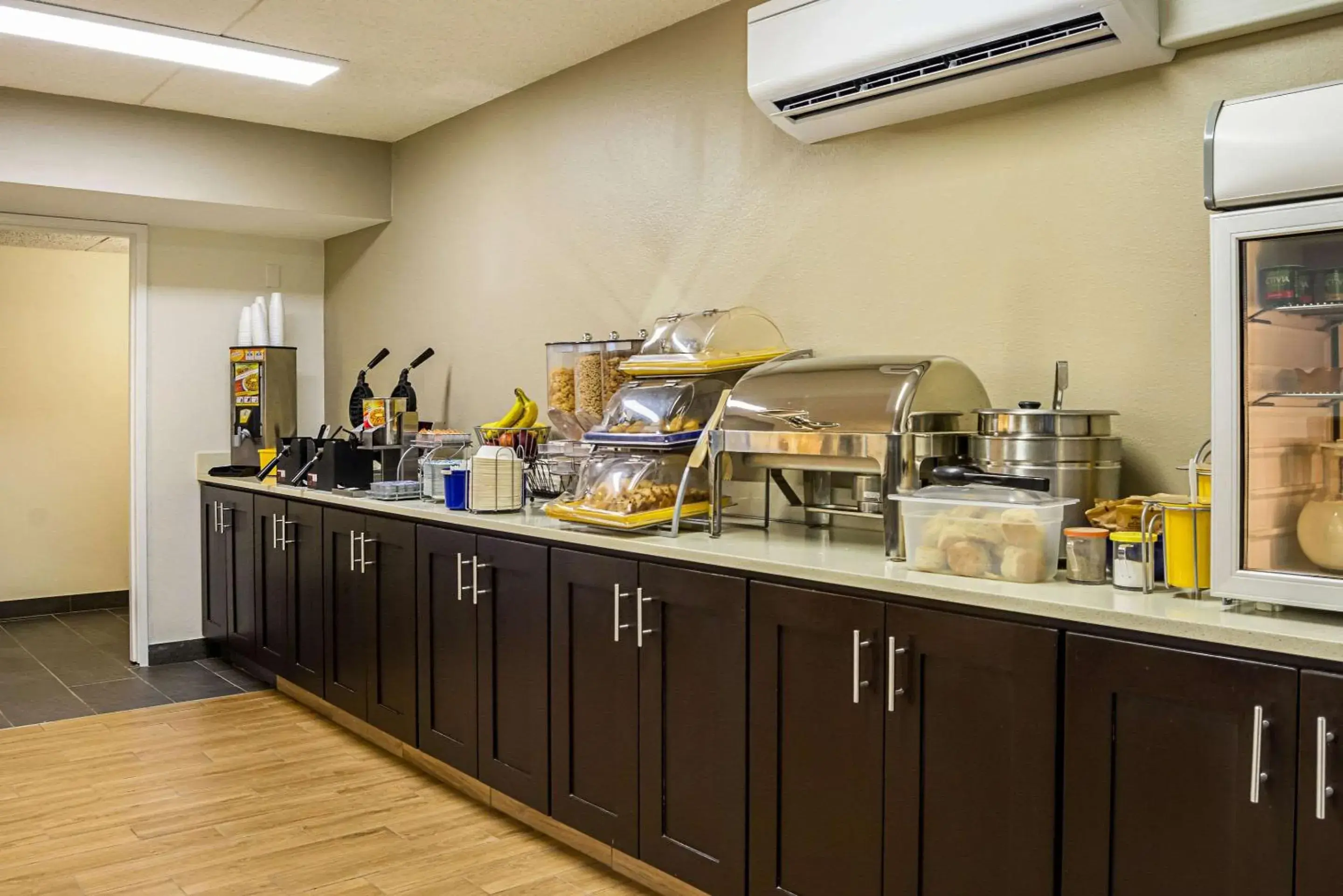 Restaurant/places to eat in Quality Inn & Suites Clackamas - Portland Restaurant/places to eat in Quality Inn & Suites Clackamas - Portland