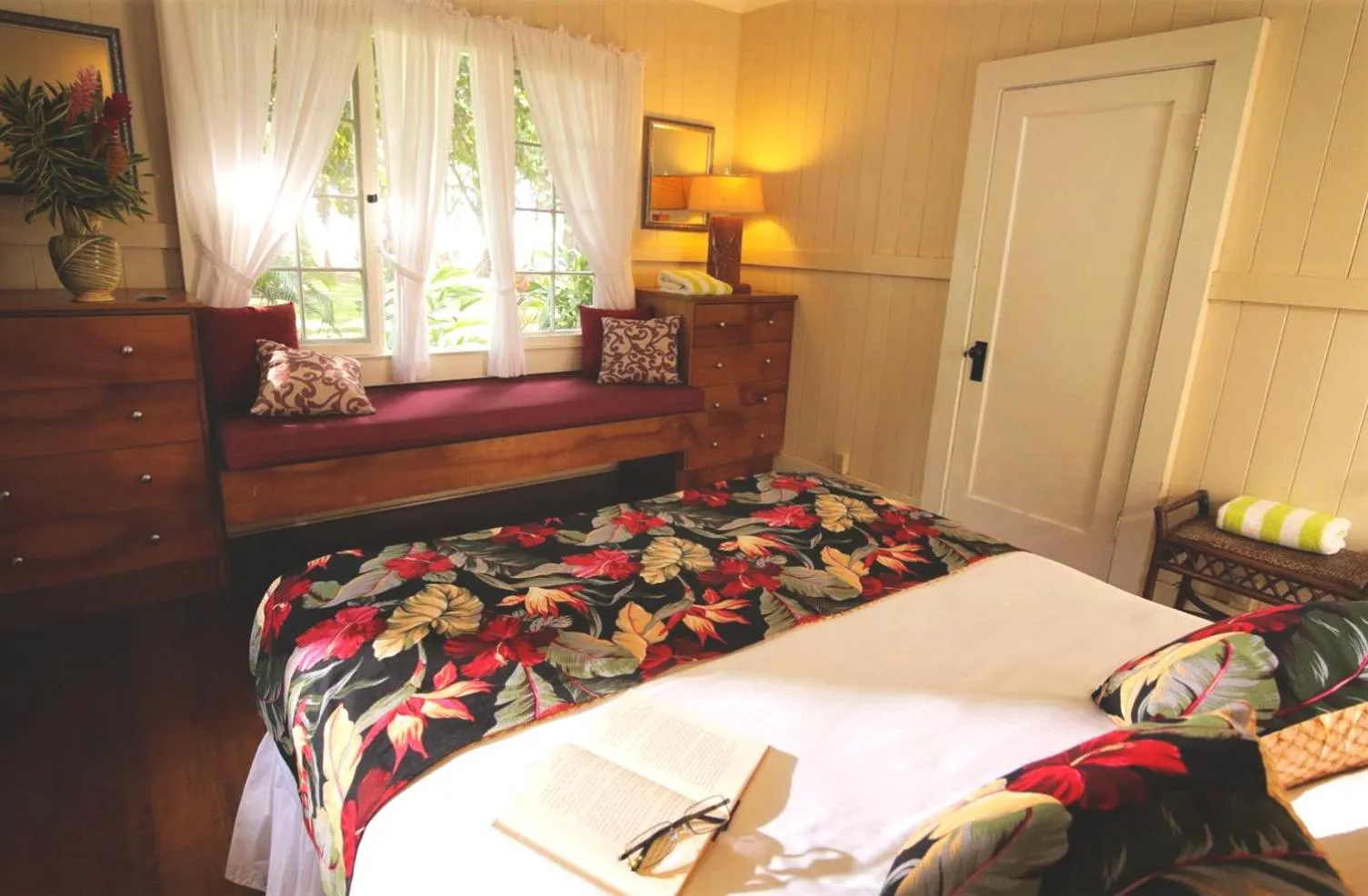 Bedroom, Bed in Waimea Plantation Cottages, a Coast Resort
