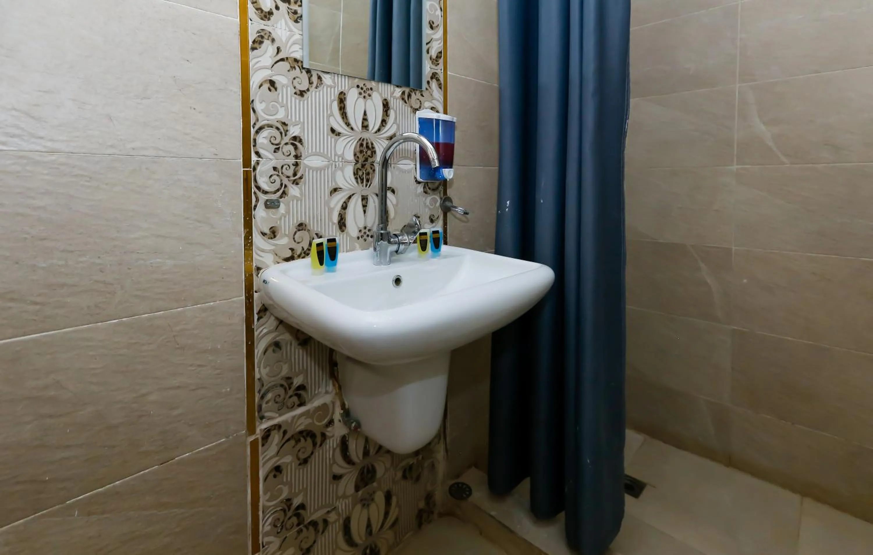 Shower in Makadi Pyramids View