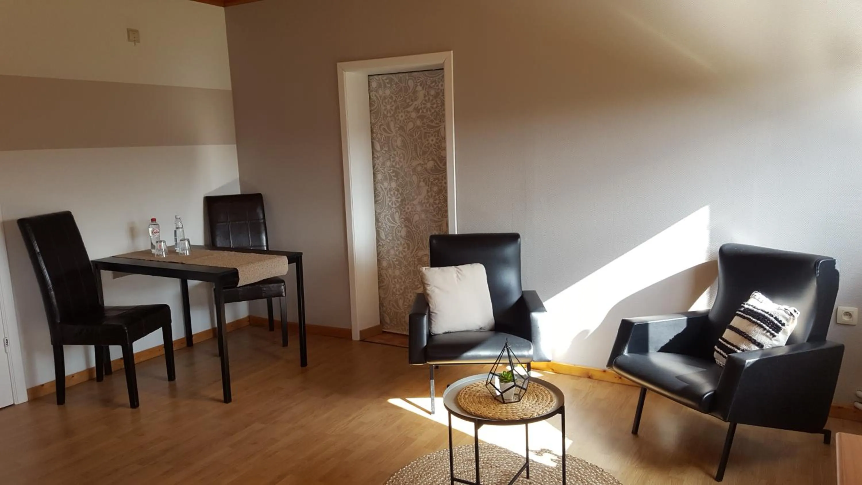 Seating area in B&B Circuitez-vous