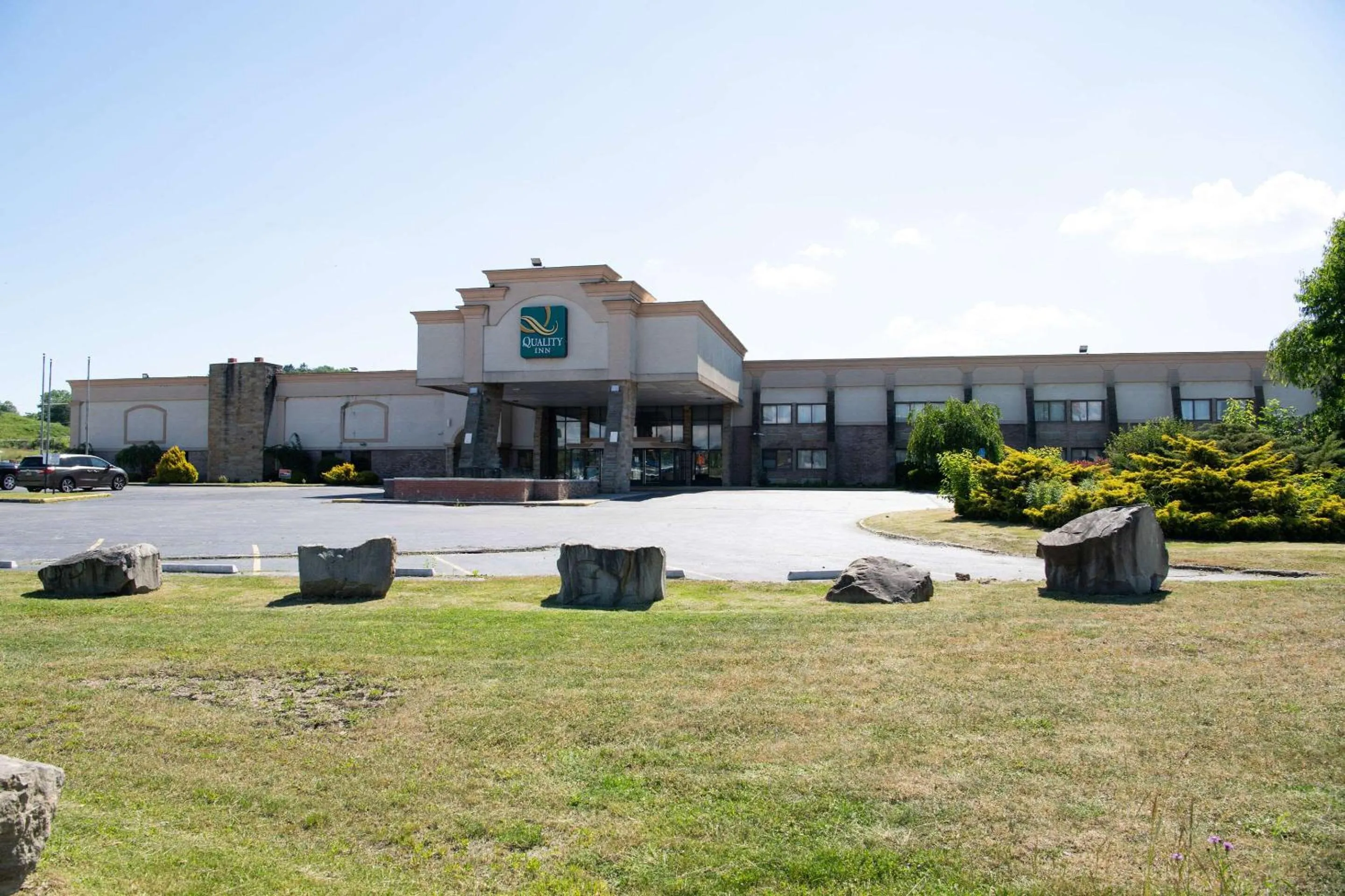 Property building in Quality Inn Somerset