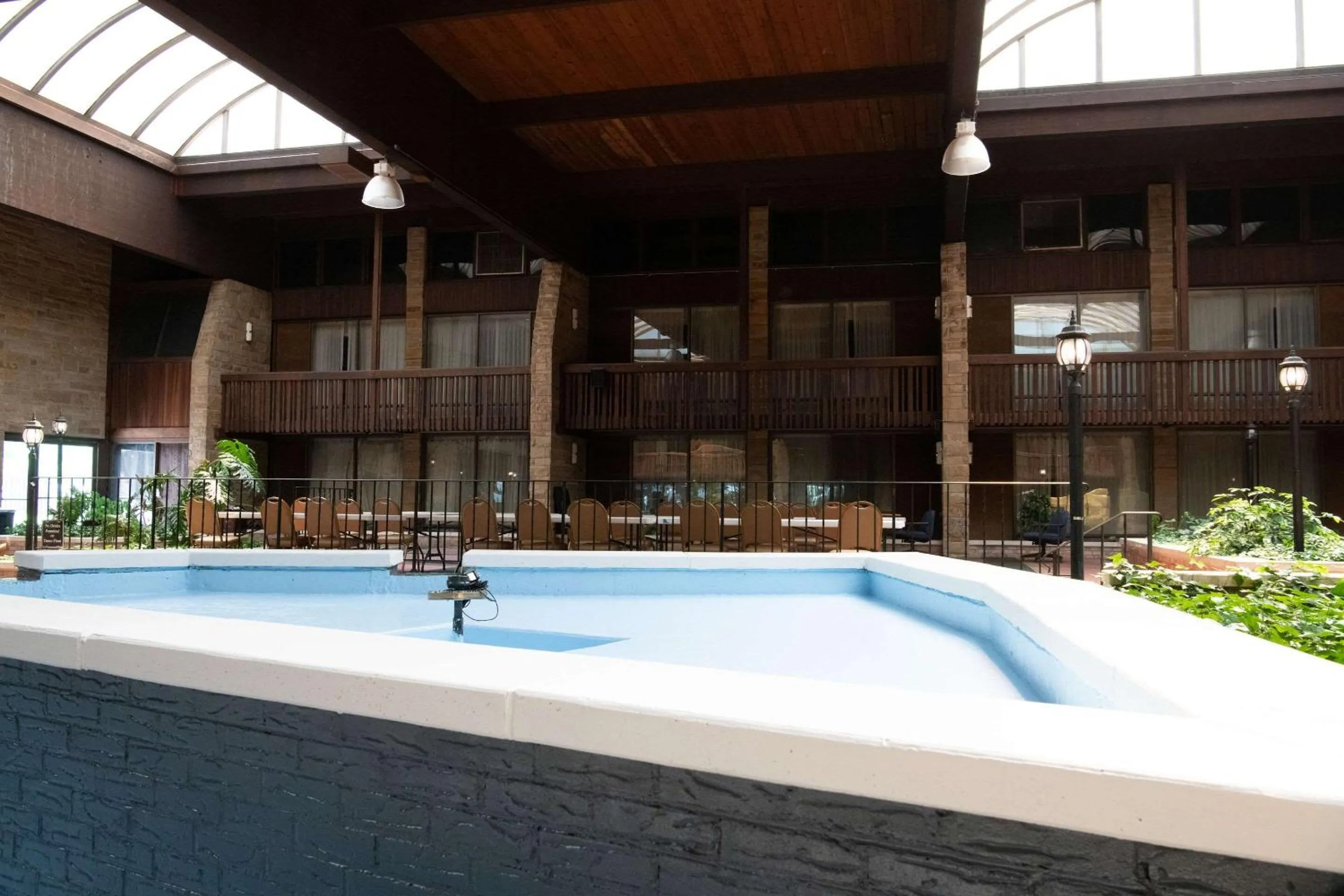 Swimming pool in Quality Inn Somerset