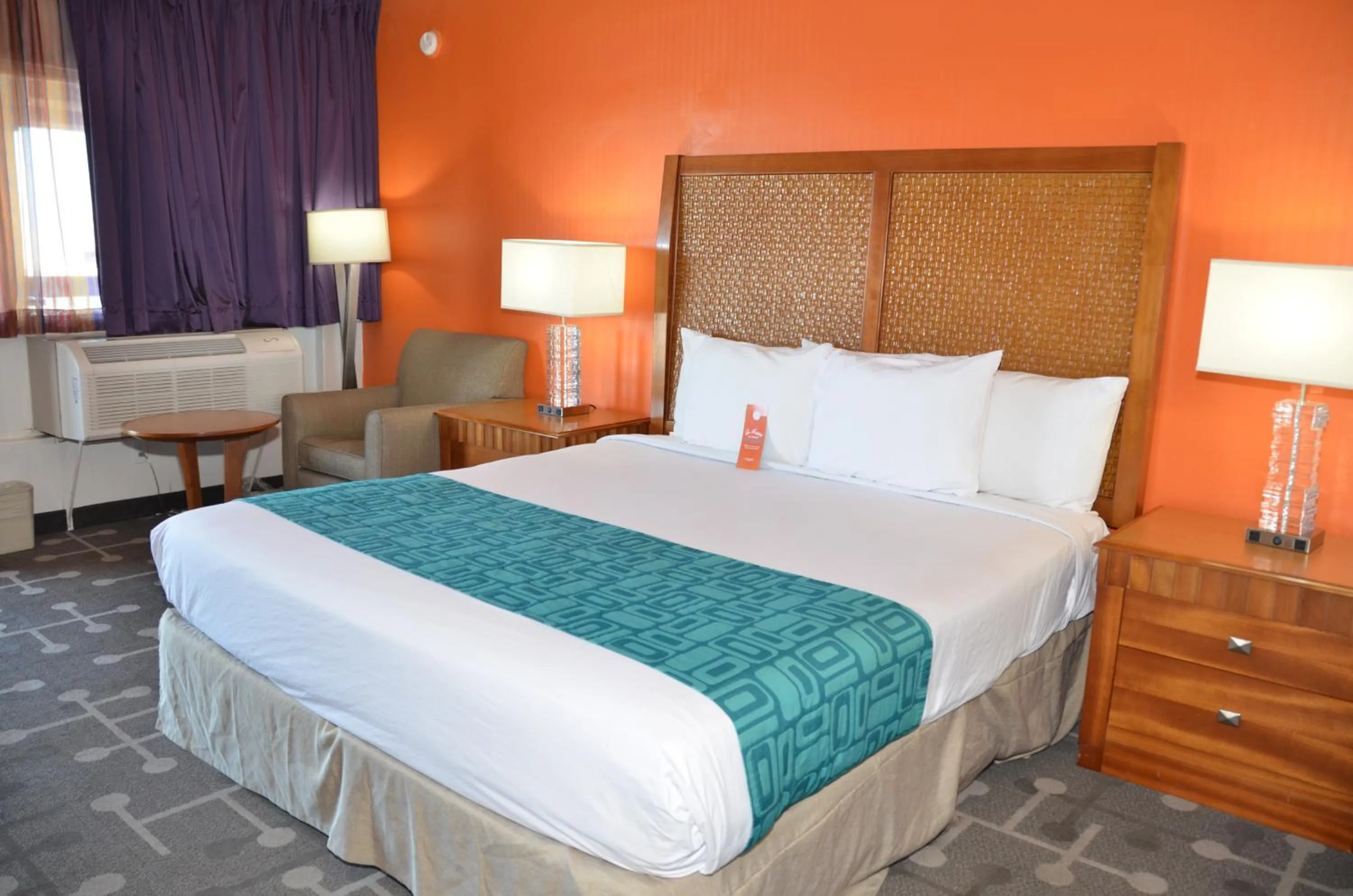 Bed in Howard Johnson by Wyndham Yuma