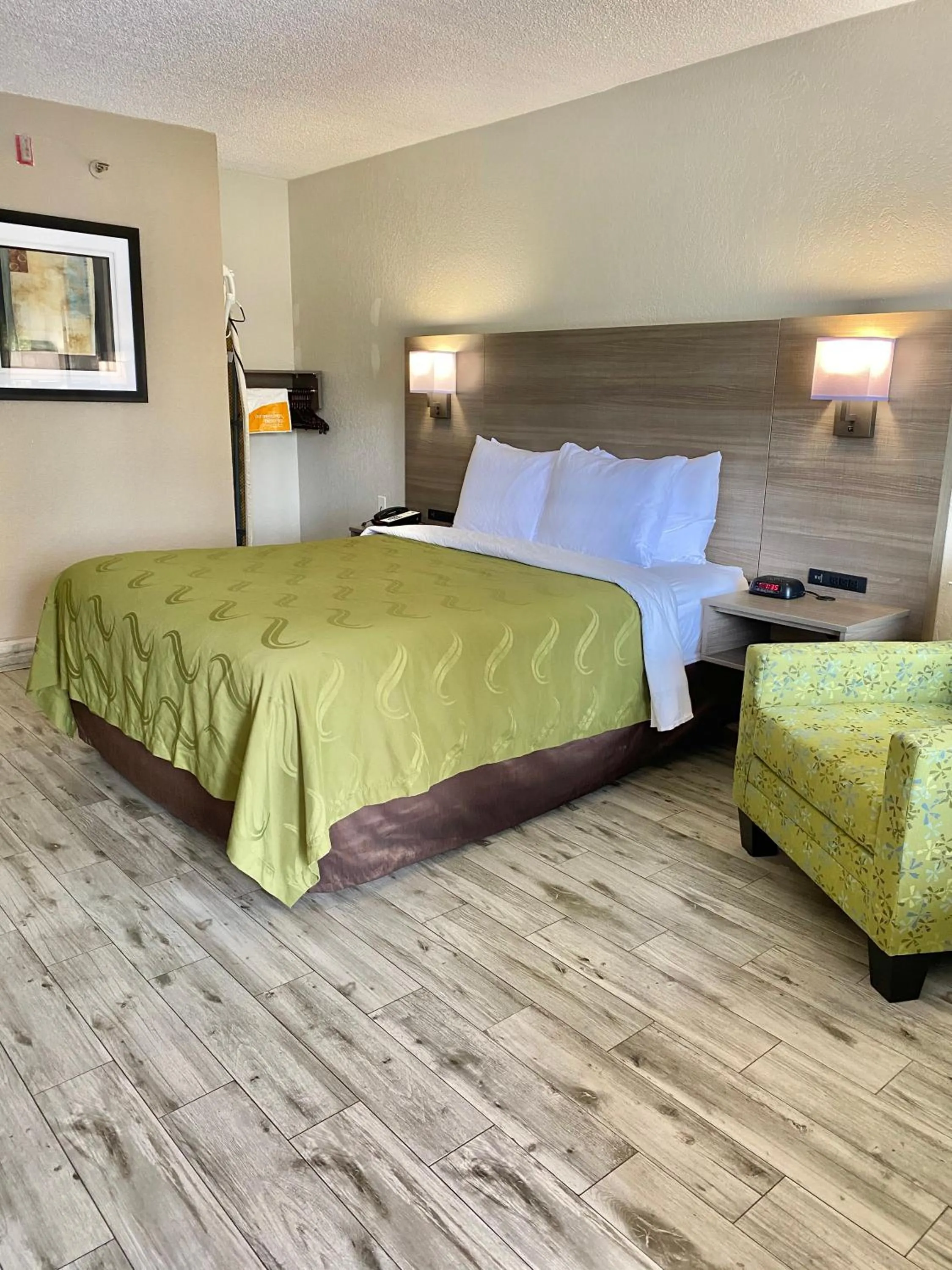 Property building, Bed in Quality Inn St Augustine Outlet Mall