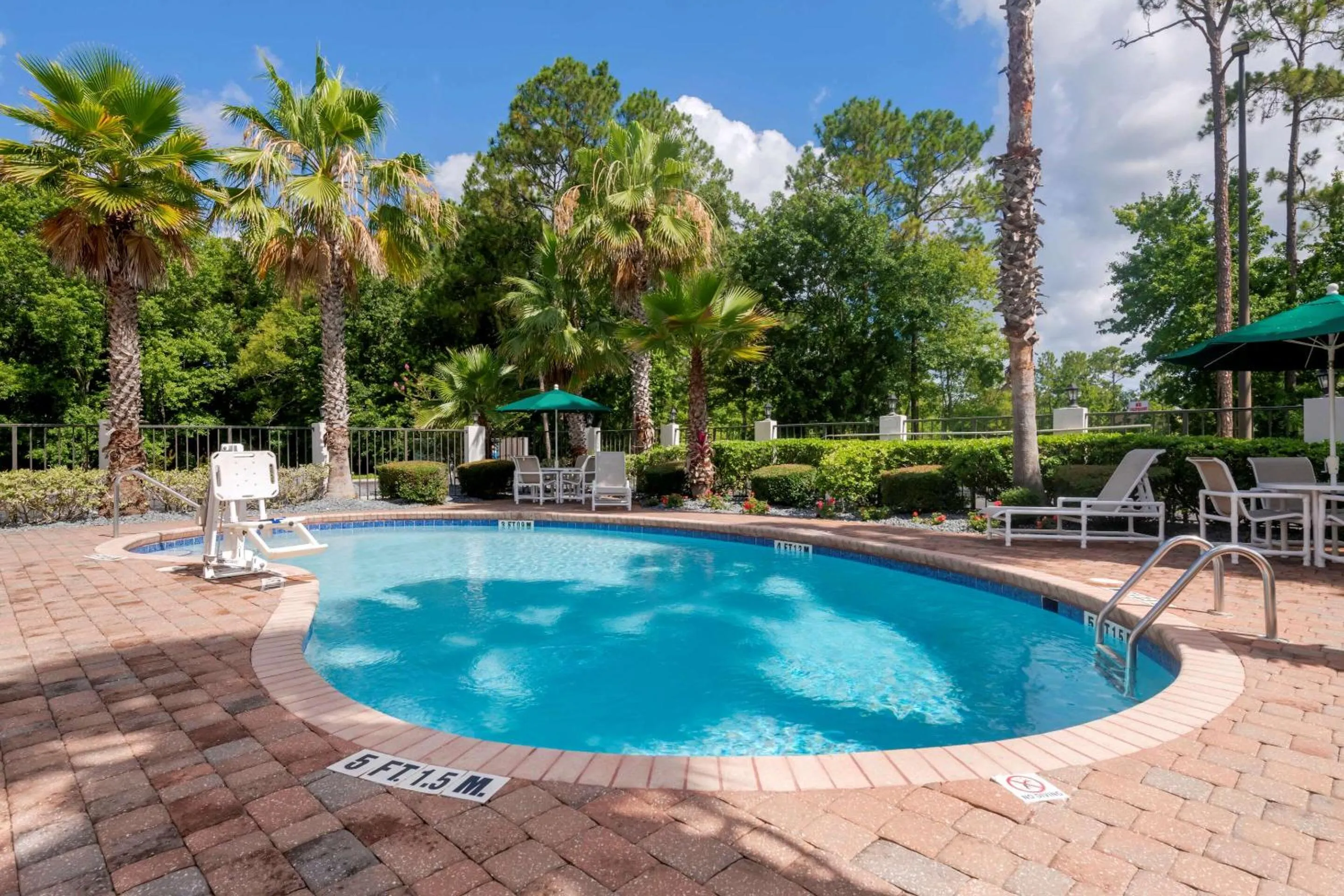 Swimming pool in Quality Inn St Augustine Outlet Mall