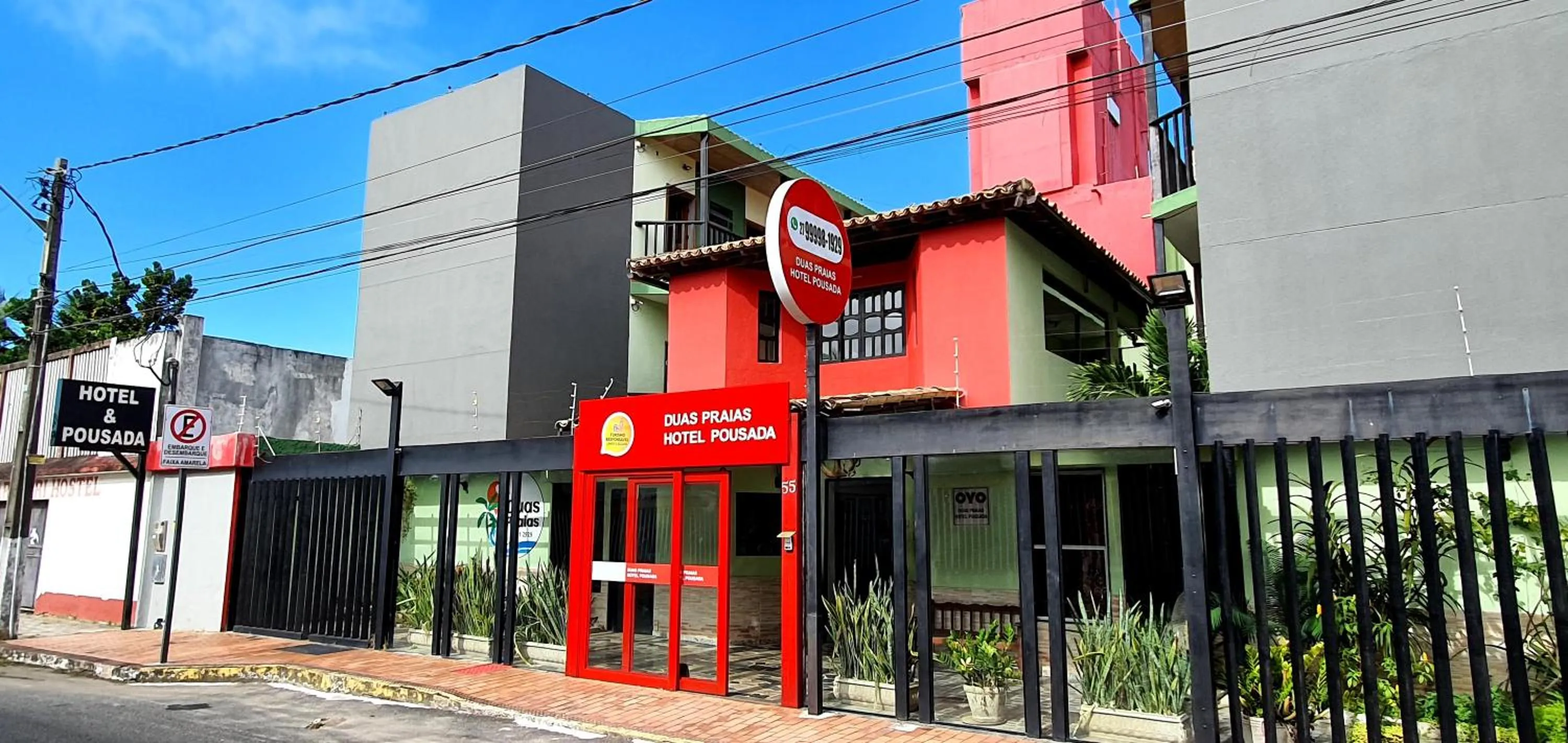 Facade/entrance in Duas Praias Hotel Pousada