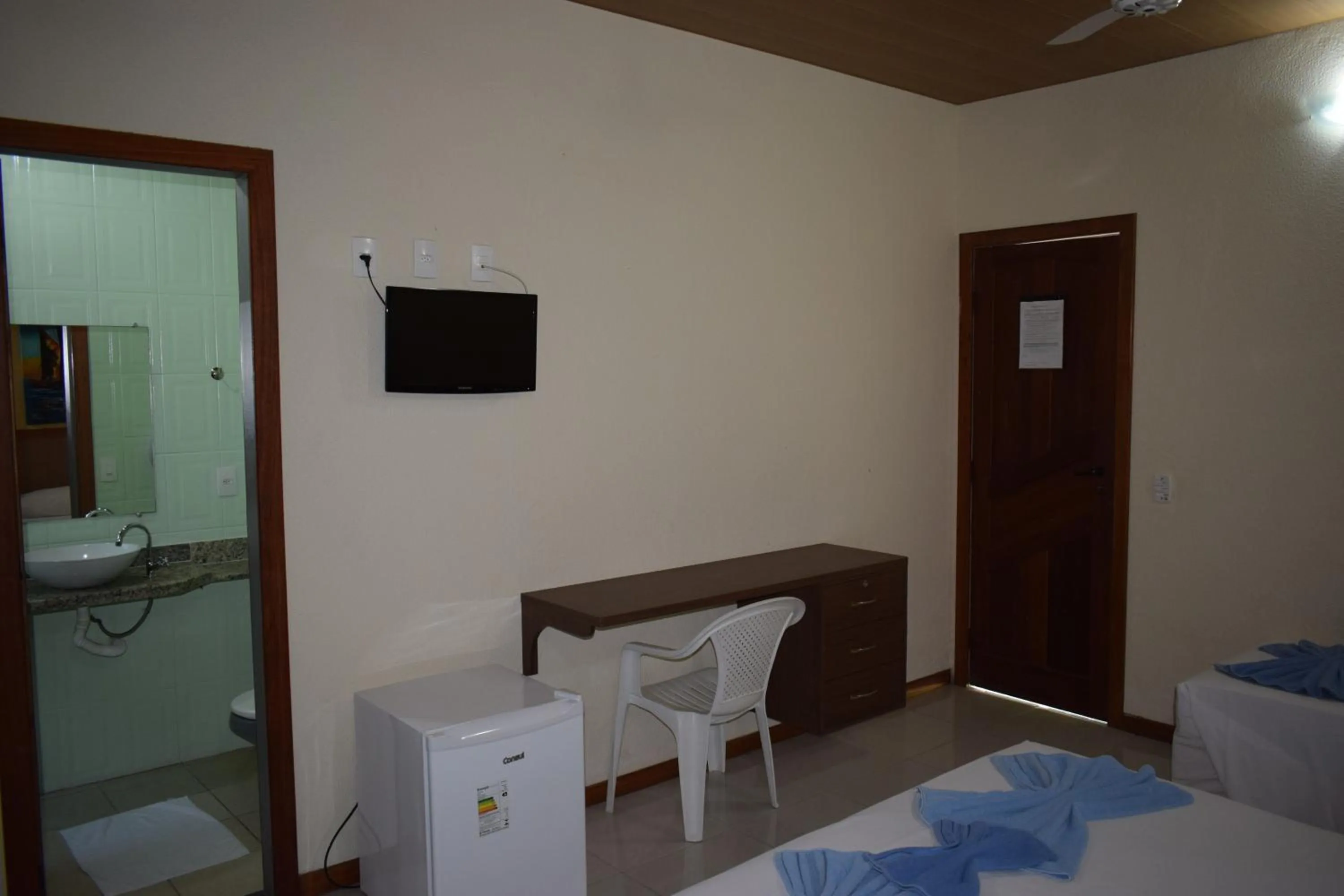 TV and multimedia in Duas Praias Hotel Pousada