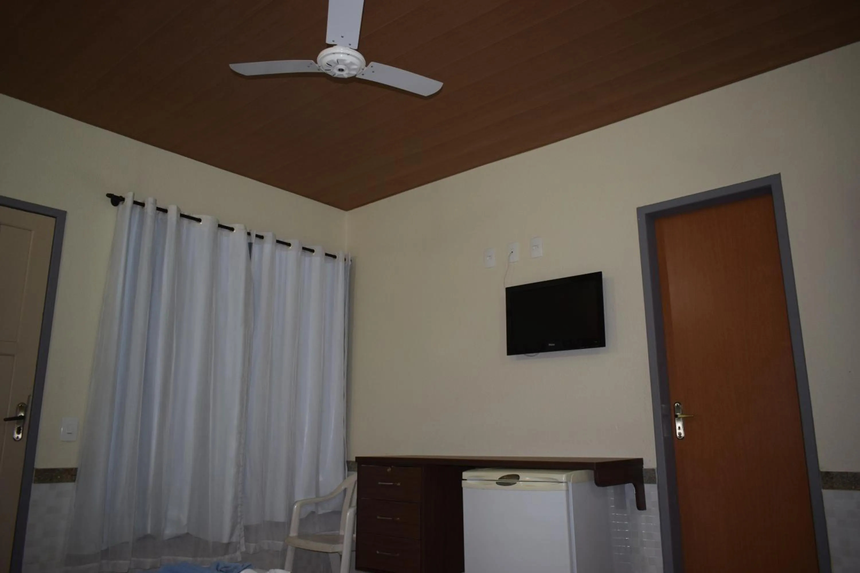 TV and multimedia in Duas Praias Hotel Pousada