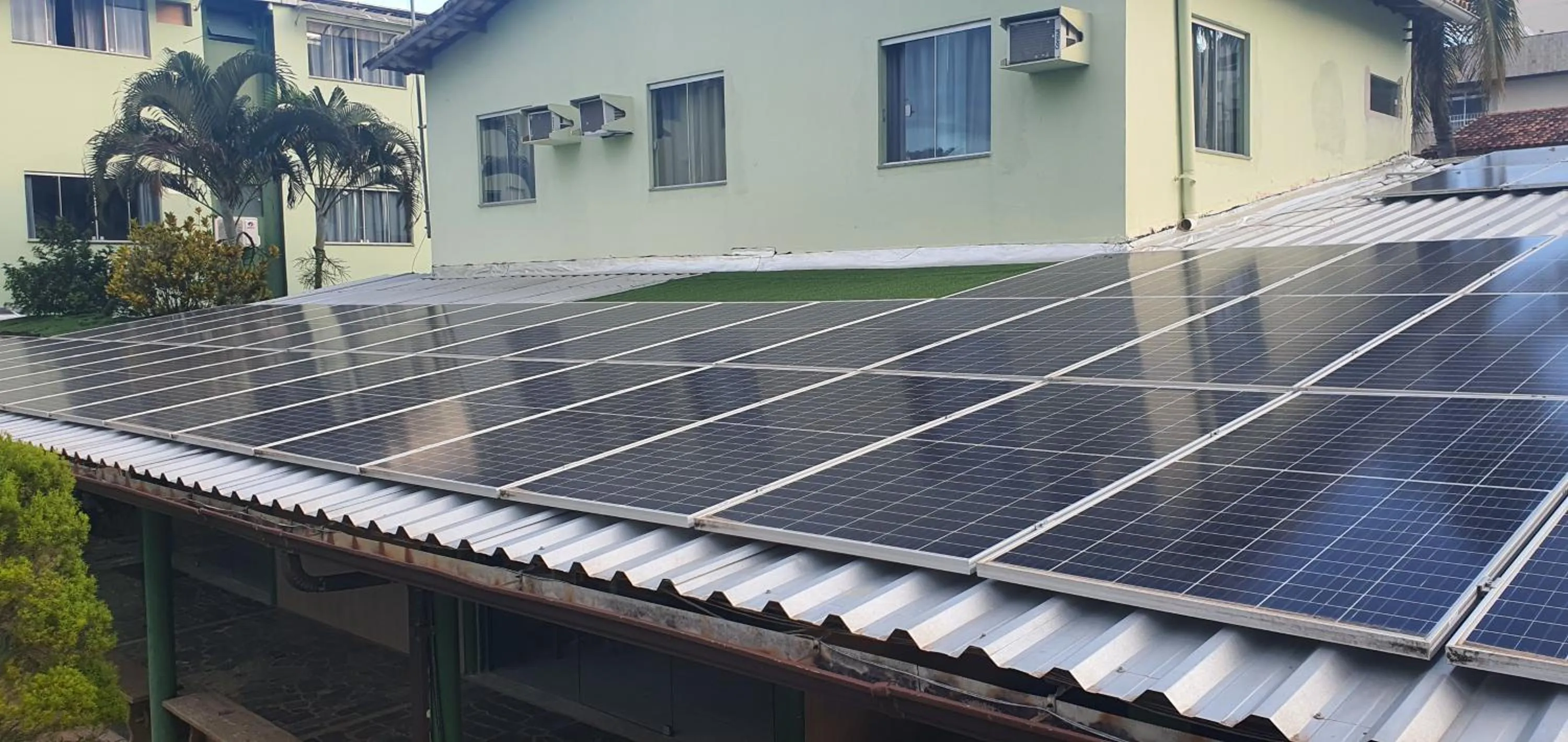 Property building in Duas Praias Hotel Pousada