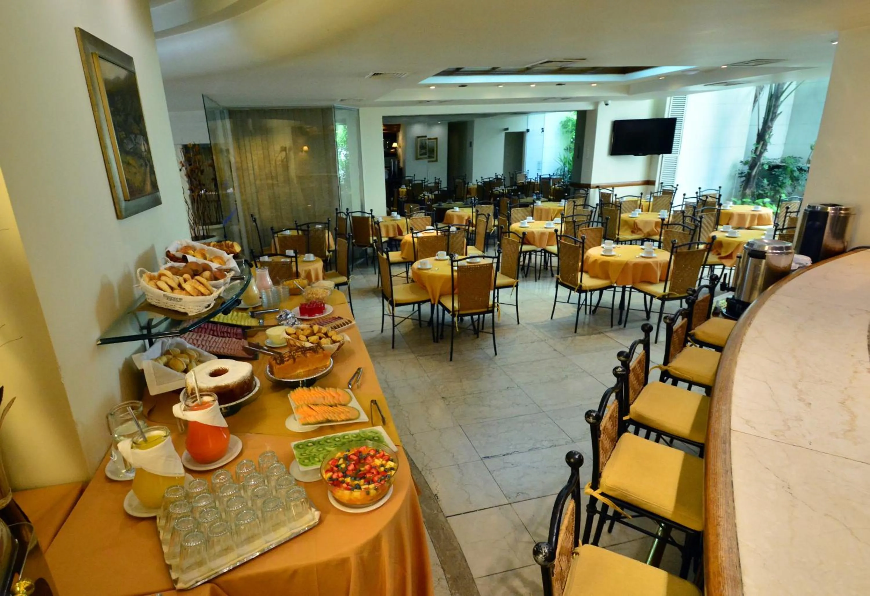 Food and drinks in Oxford Hotel