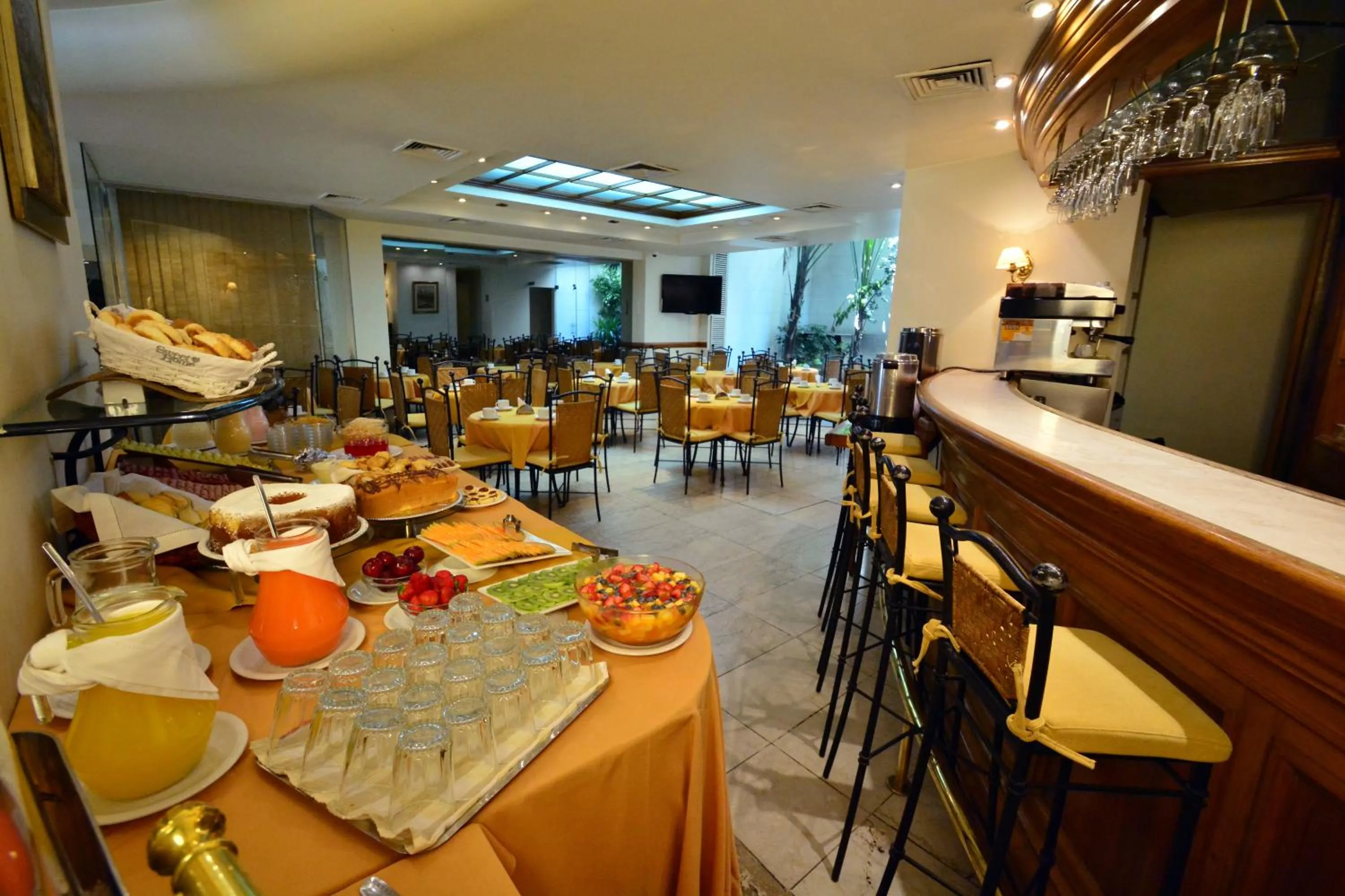 Food and drinks in Oxford Hotel