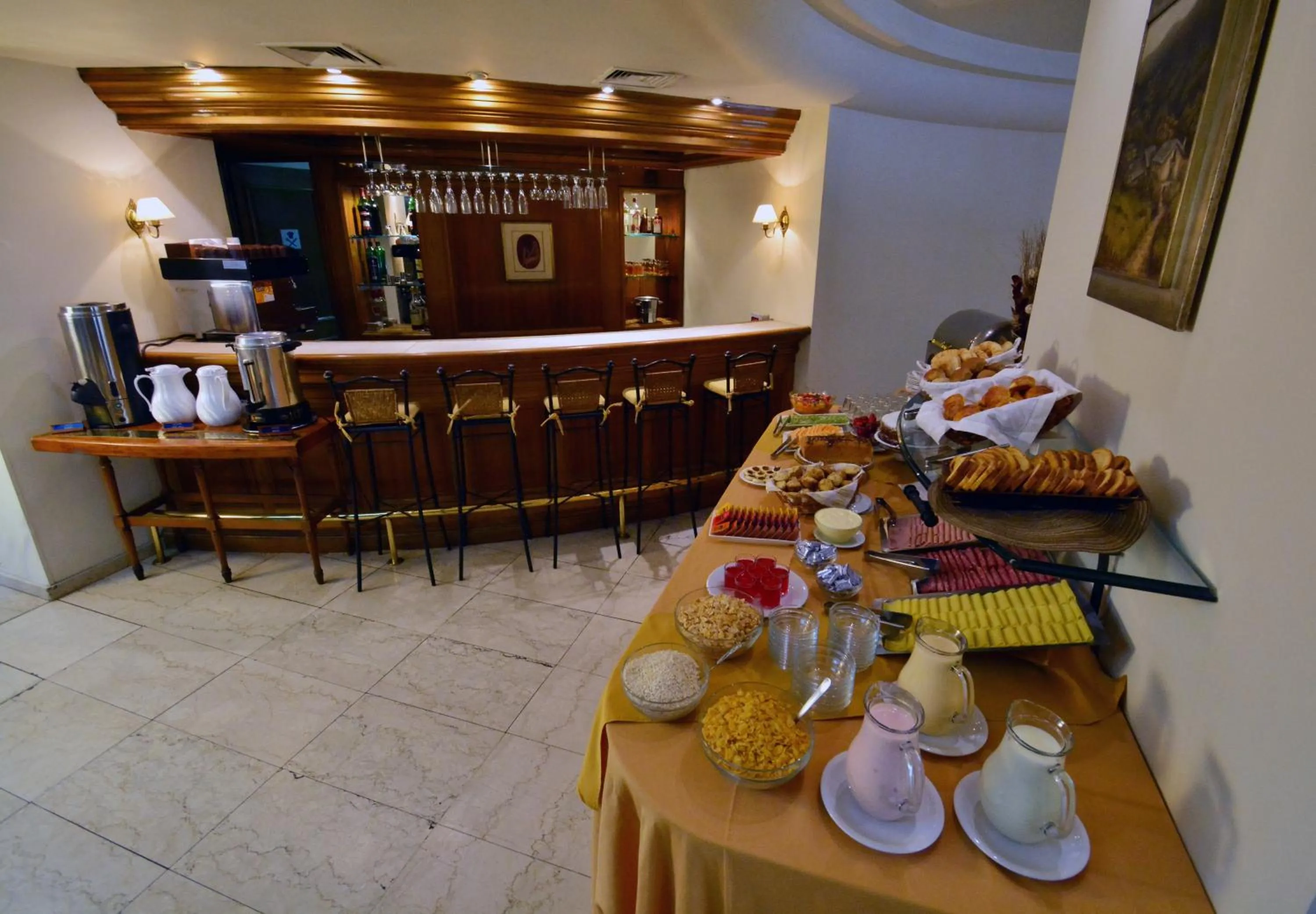 Food and drinks in Oxford Hotel