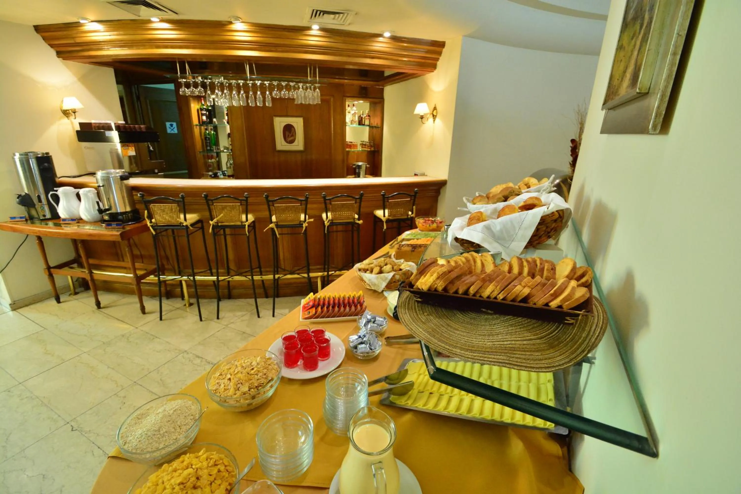 Food and drinks in Oxford Hotel