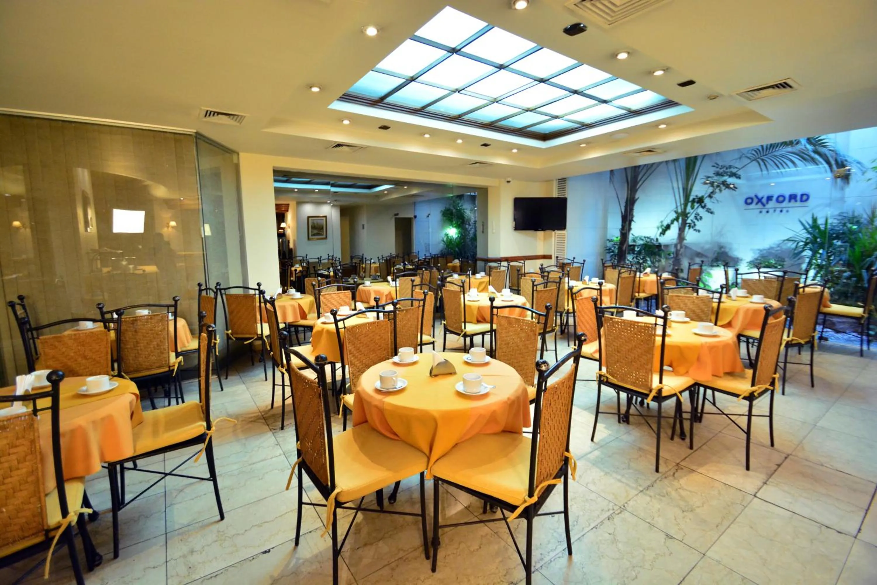 Food and drinks in Oxford Hotel