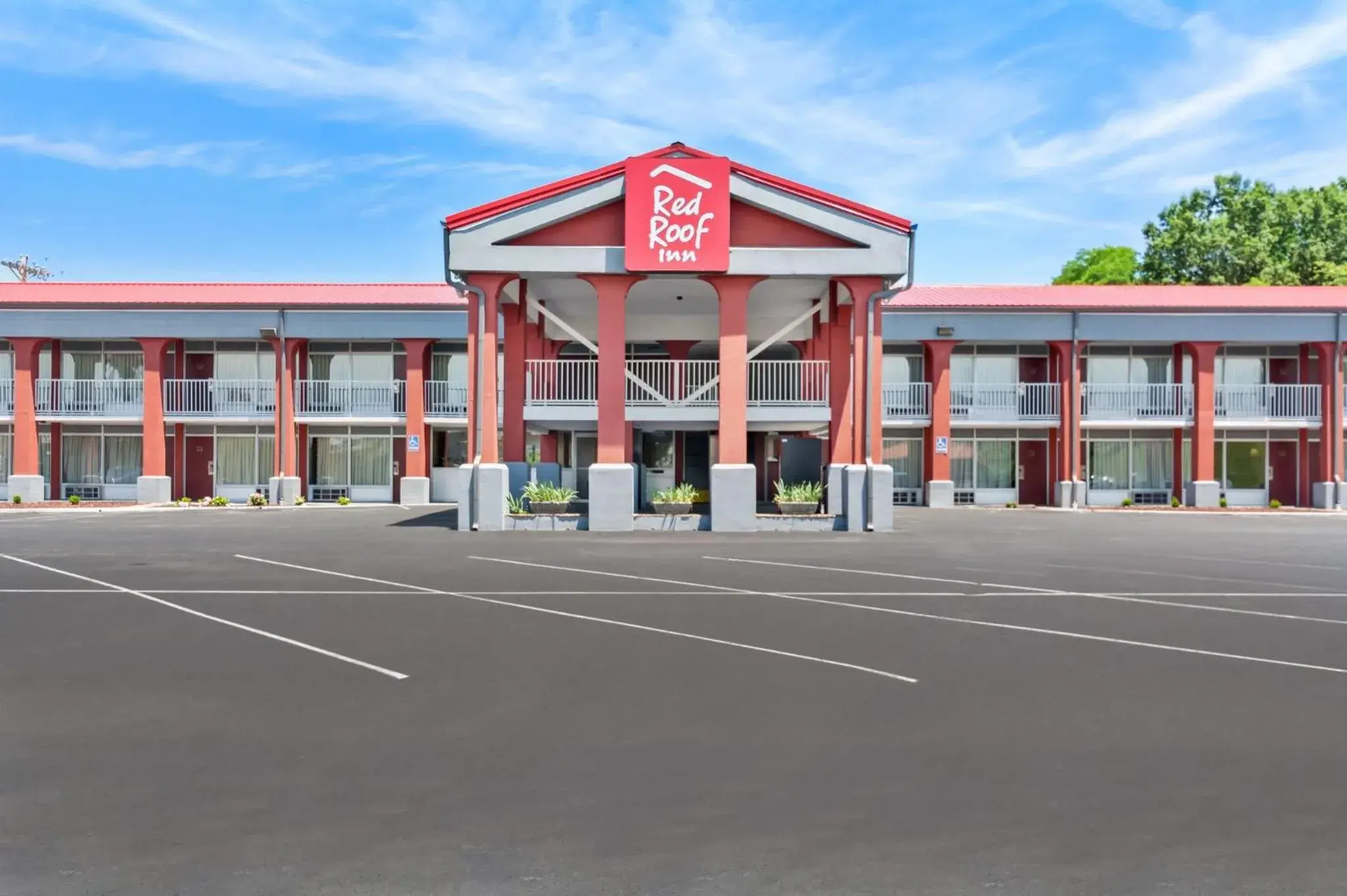 Property building in Red Roof Inn Berea Property building in Red Roof Inn Berea