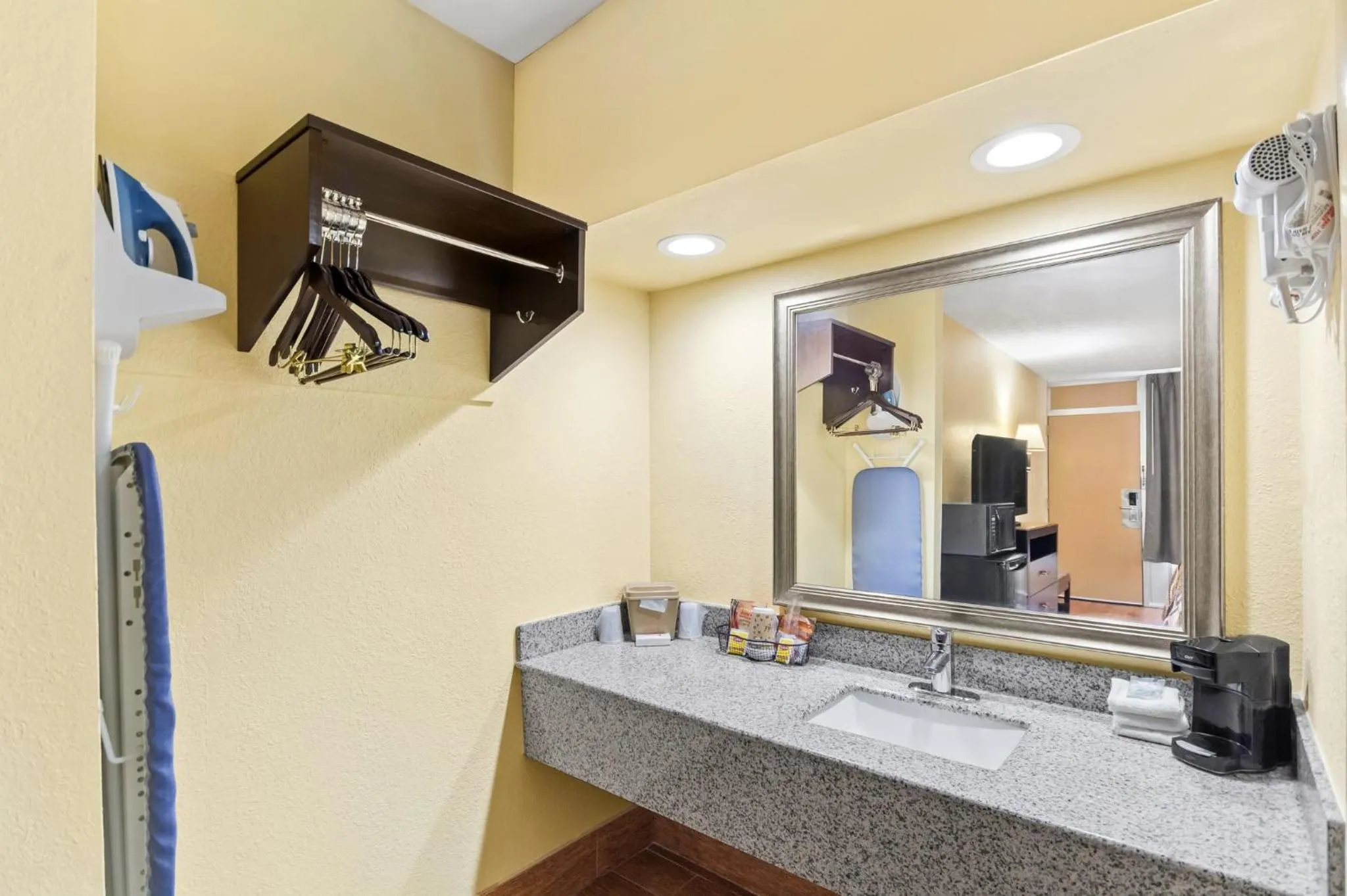 Bathroom in Red Roof Inn Berea