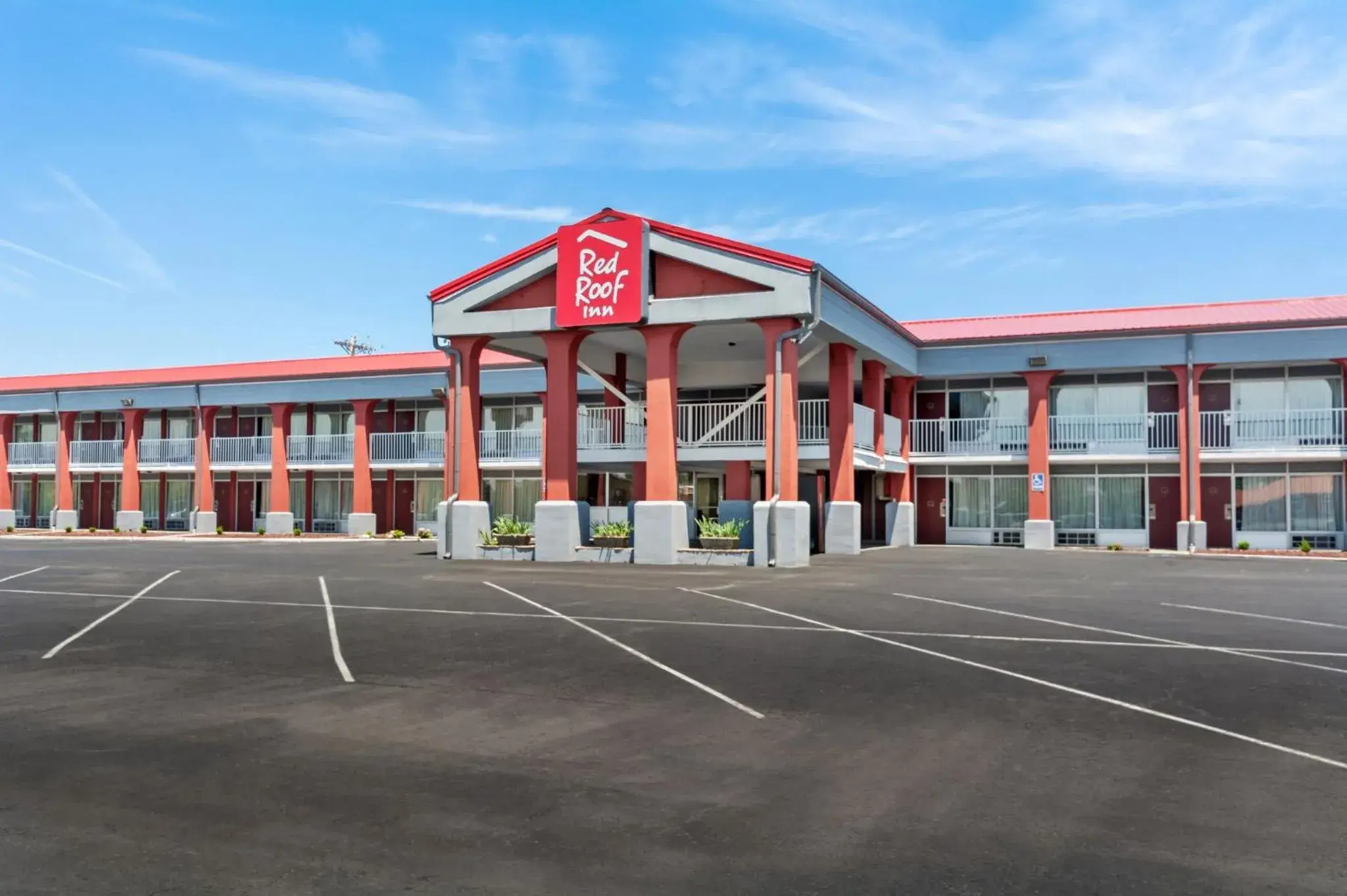 Property building in Red Roof Inn Berea Property building in Red Roof Inn Berea