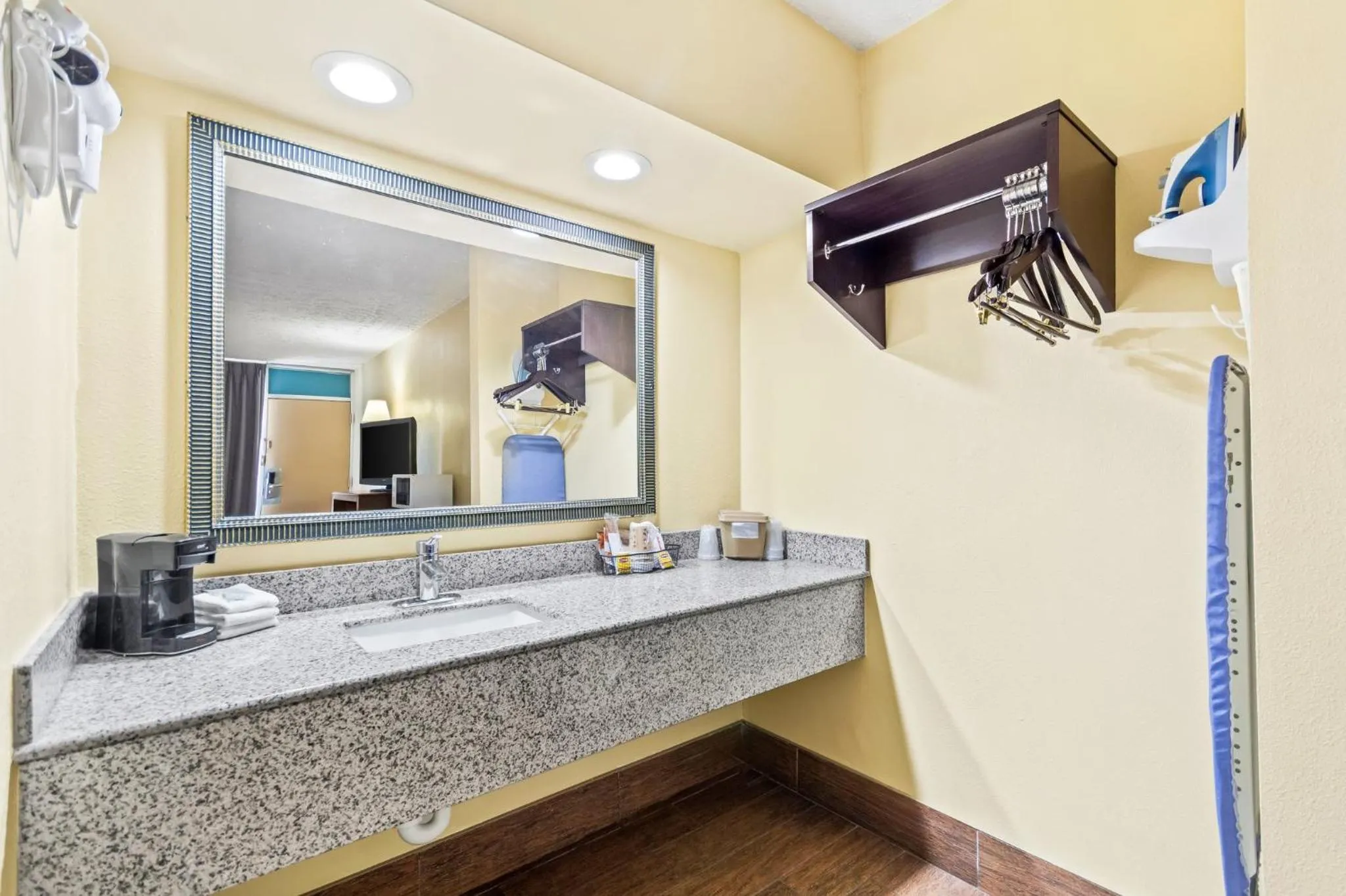 Bathroom in Red Roof Inn Berea