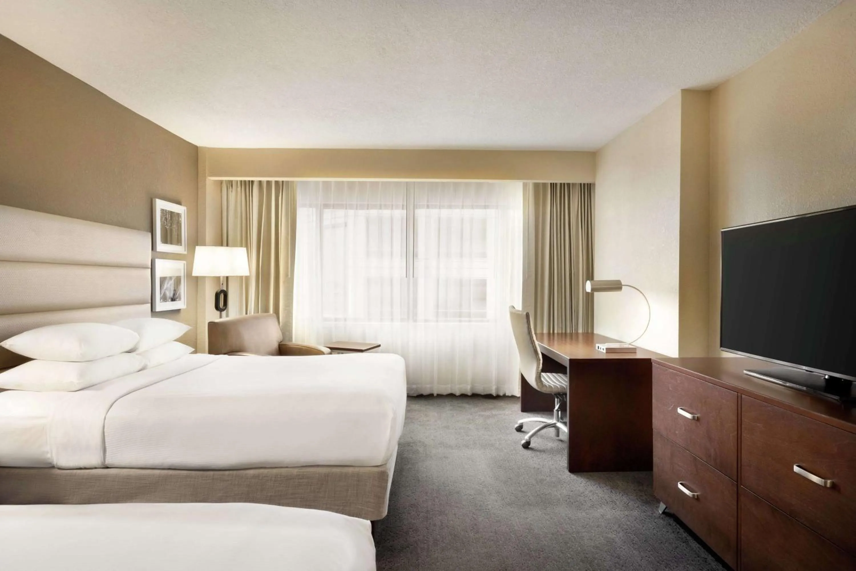 Photo of the whole room, Bed in DoubleTree by Hilton Orlando Downtown