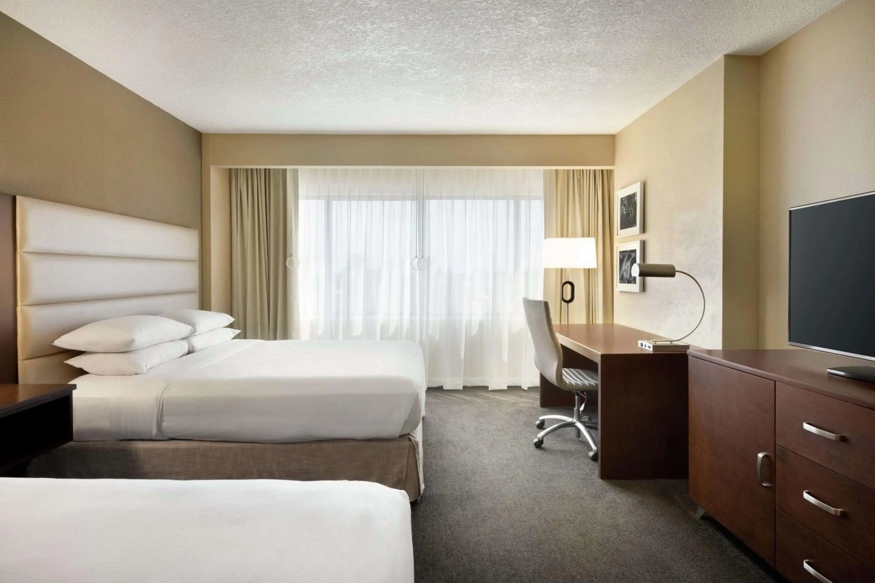 Bedroom, Bed in DoubleTree by Hilton Orlando Downtown