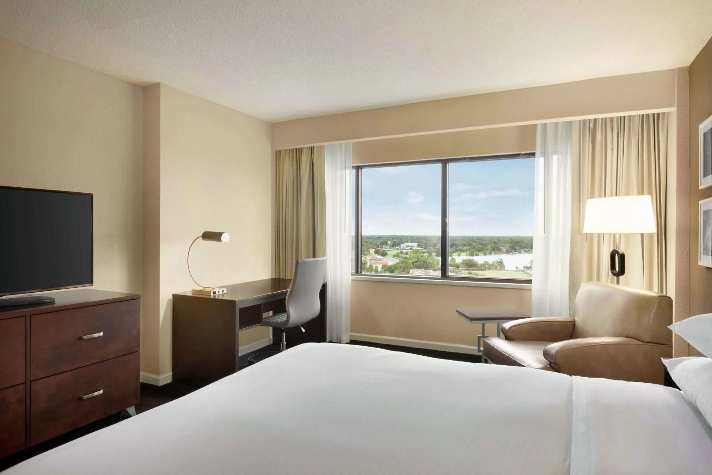 Bedroom, Bed in DoubleTree by Hilton Orlando Downtown