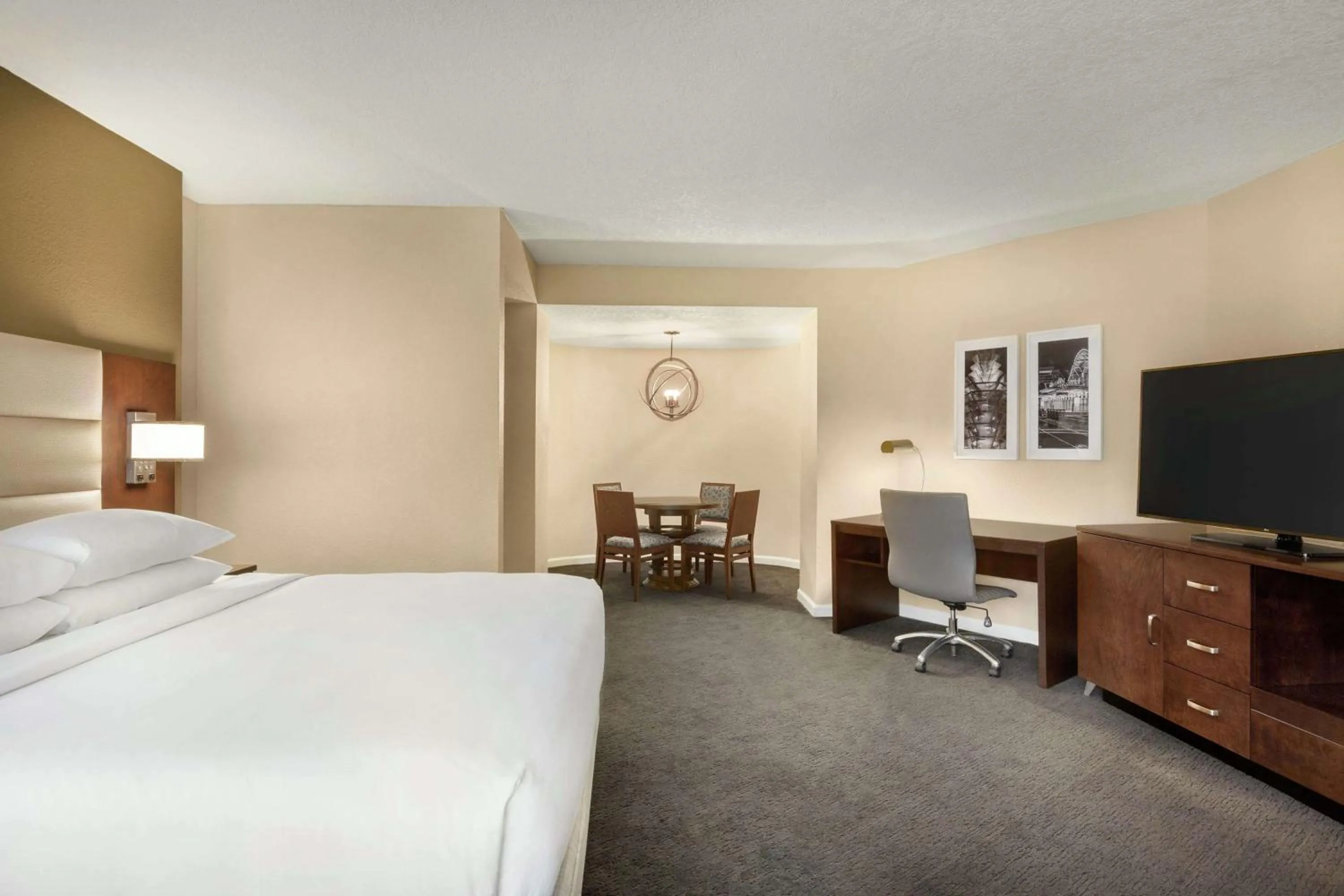 Photo of the whole room, Bed in DoubleTree by Hilton Orlando Downtown