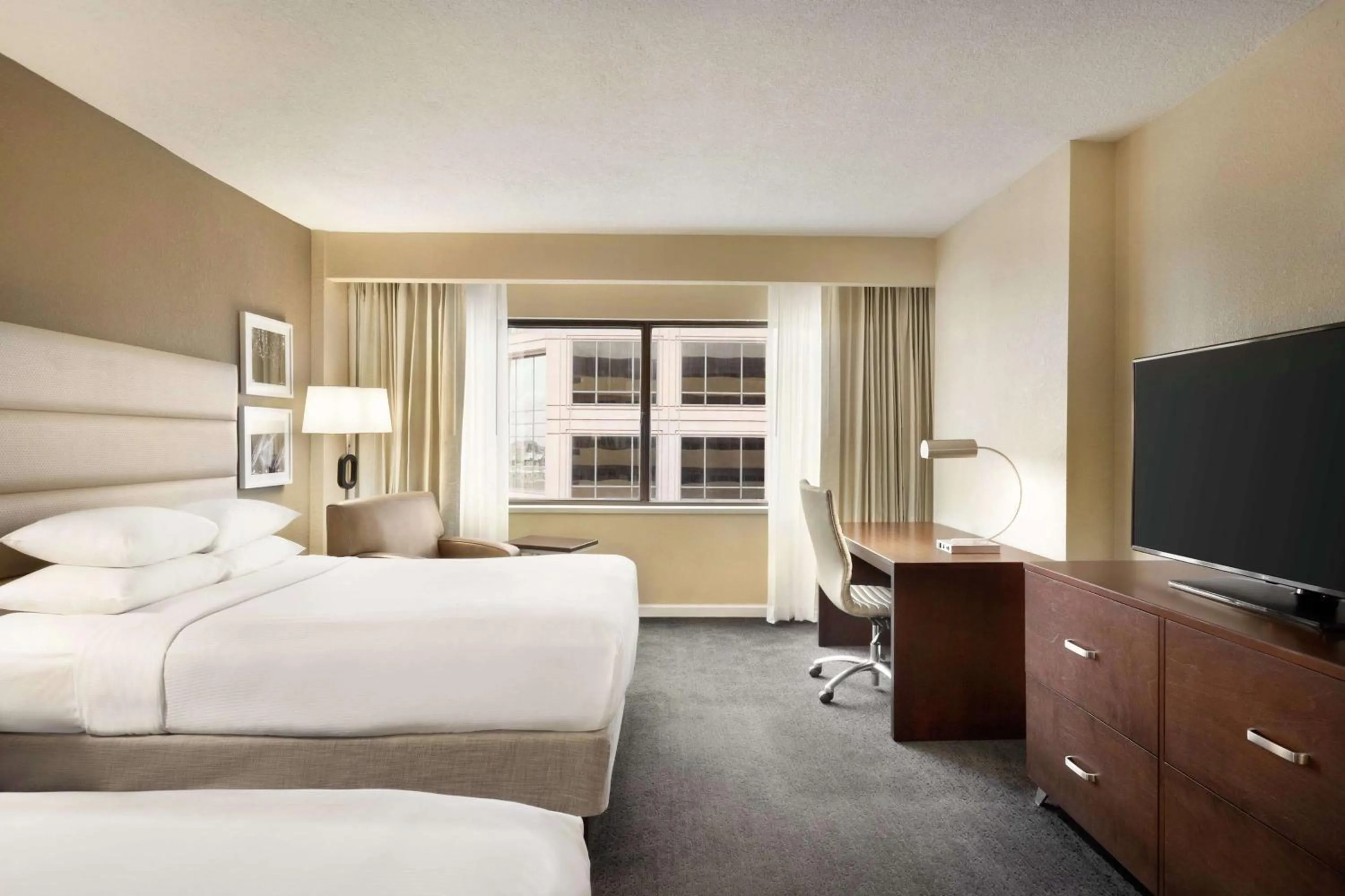 Bedroom, Bed in DoubleTree by Hilton Orlando Downtown