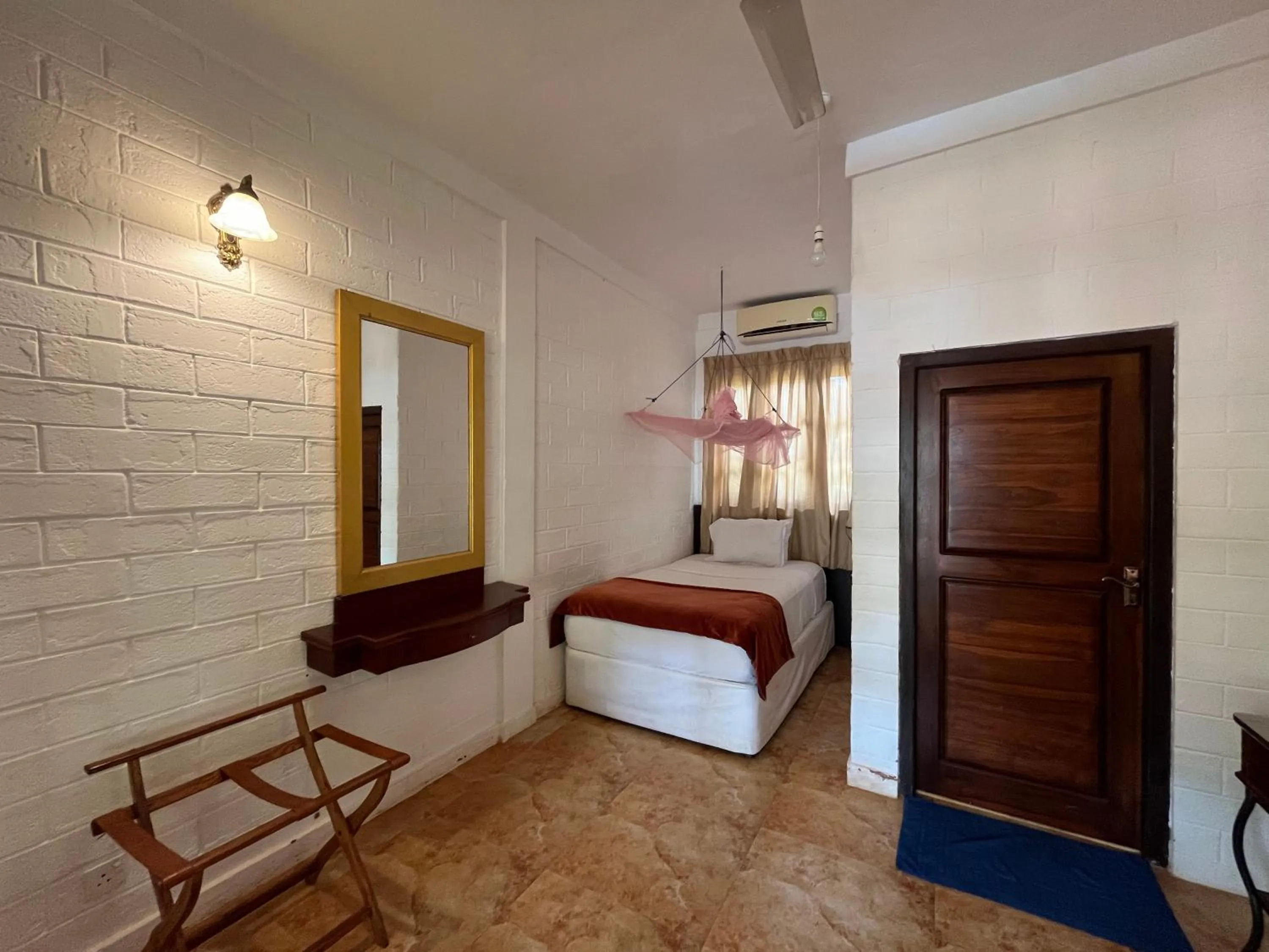 Bed in Hotel 4 U Saliya Garden