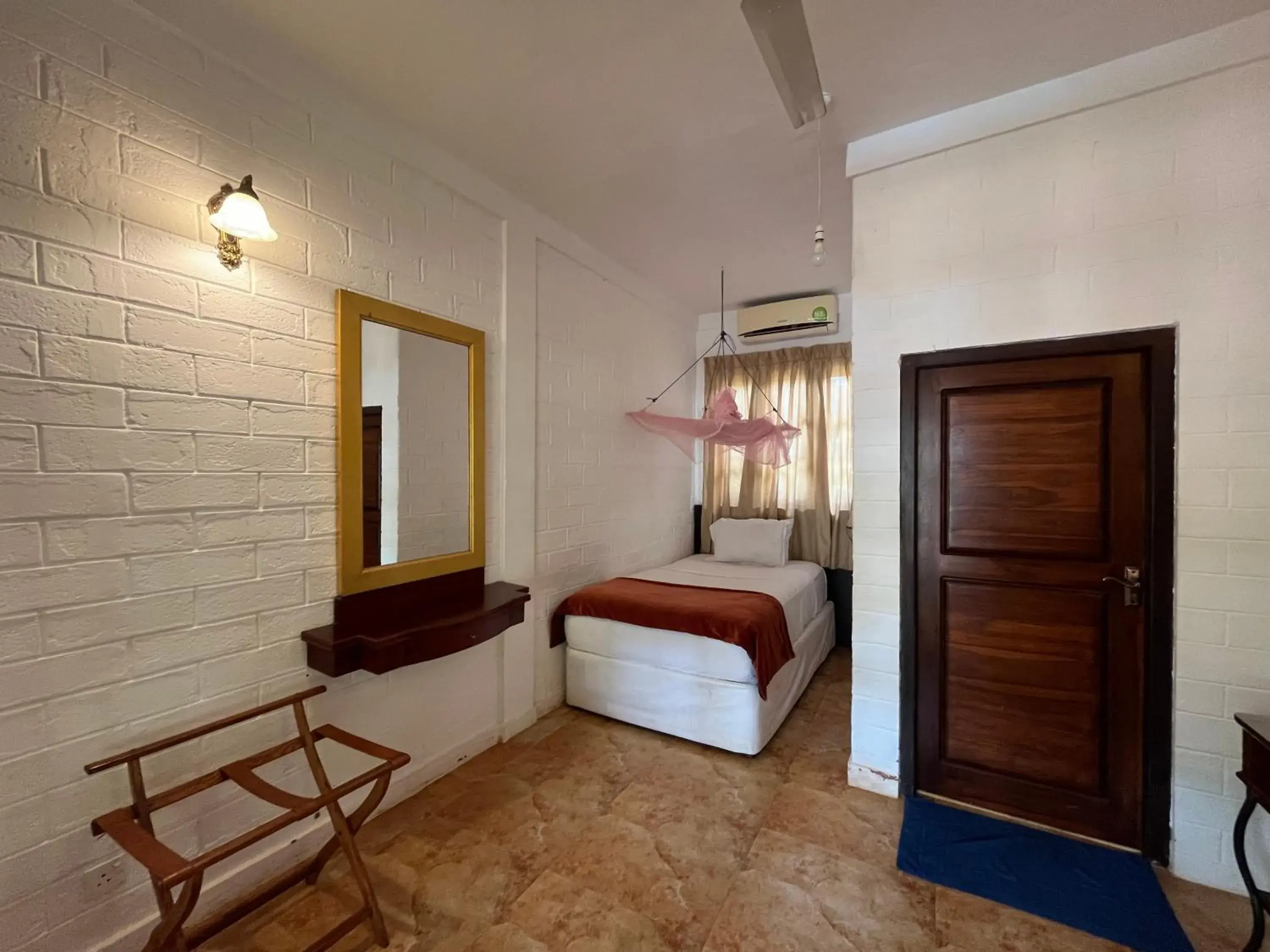 Single Room with Pool View - single occupancy in Hotel 4 U Saliya Garden Single Room with Pool View - single occupancy in Hotel 4 U Saliya Garden