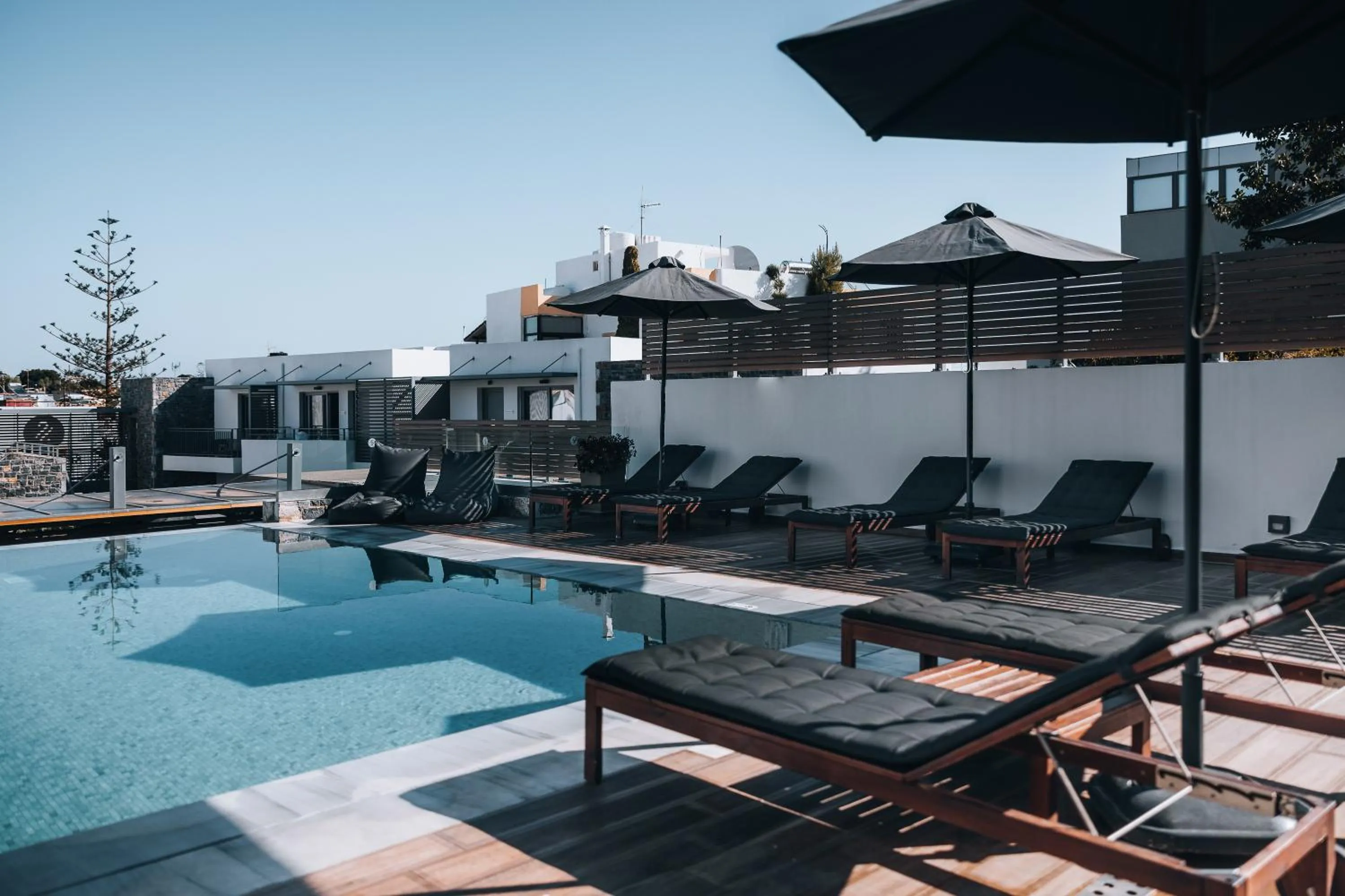 Swimming pool in Seascape Luxury Residences