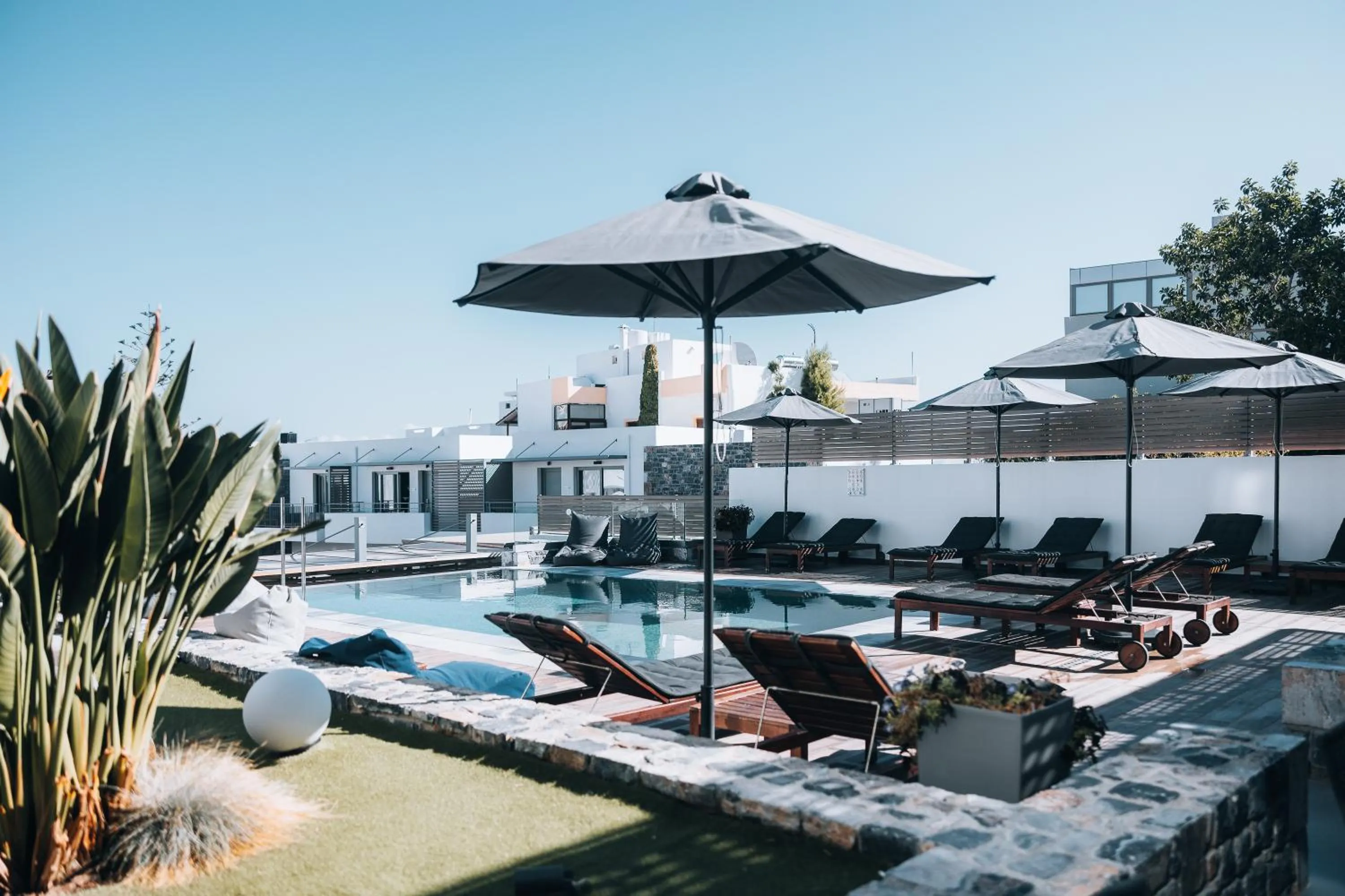 Swimming pool in Seascape Luxury Residences