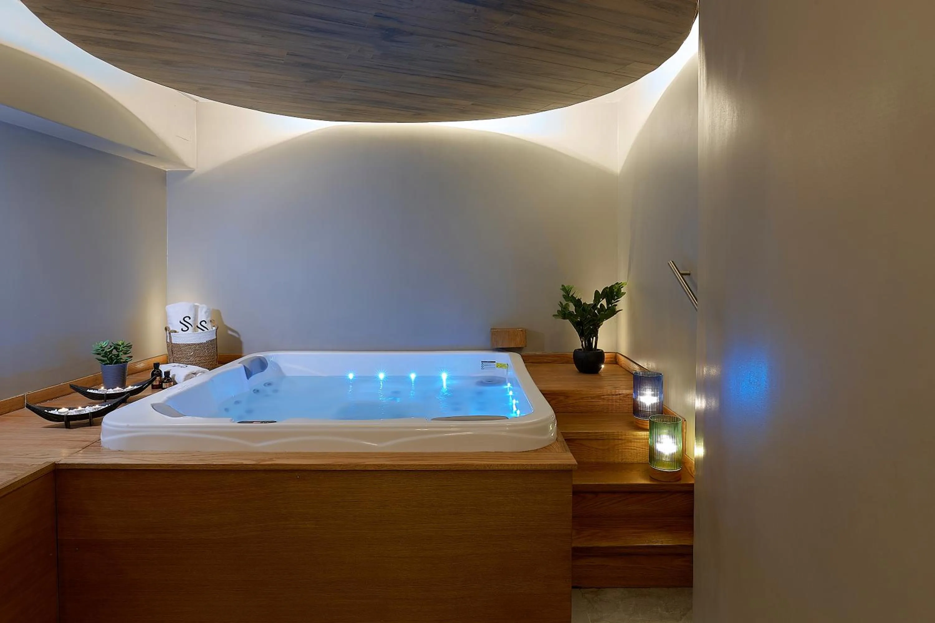 Hot Tub in Seascape Luxury Residences