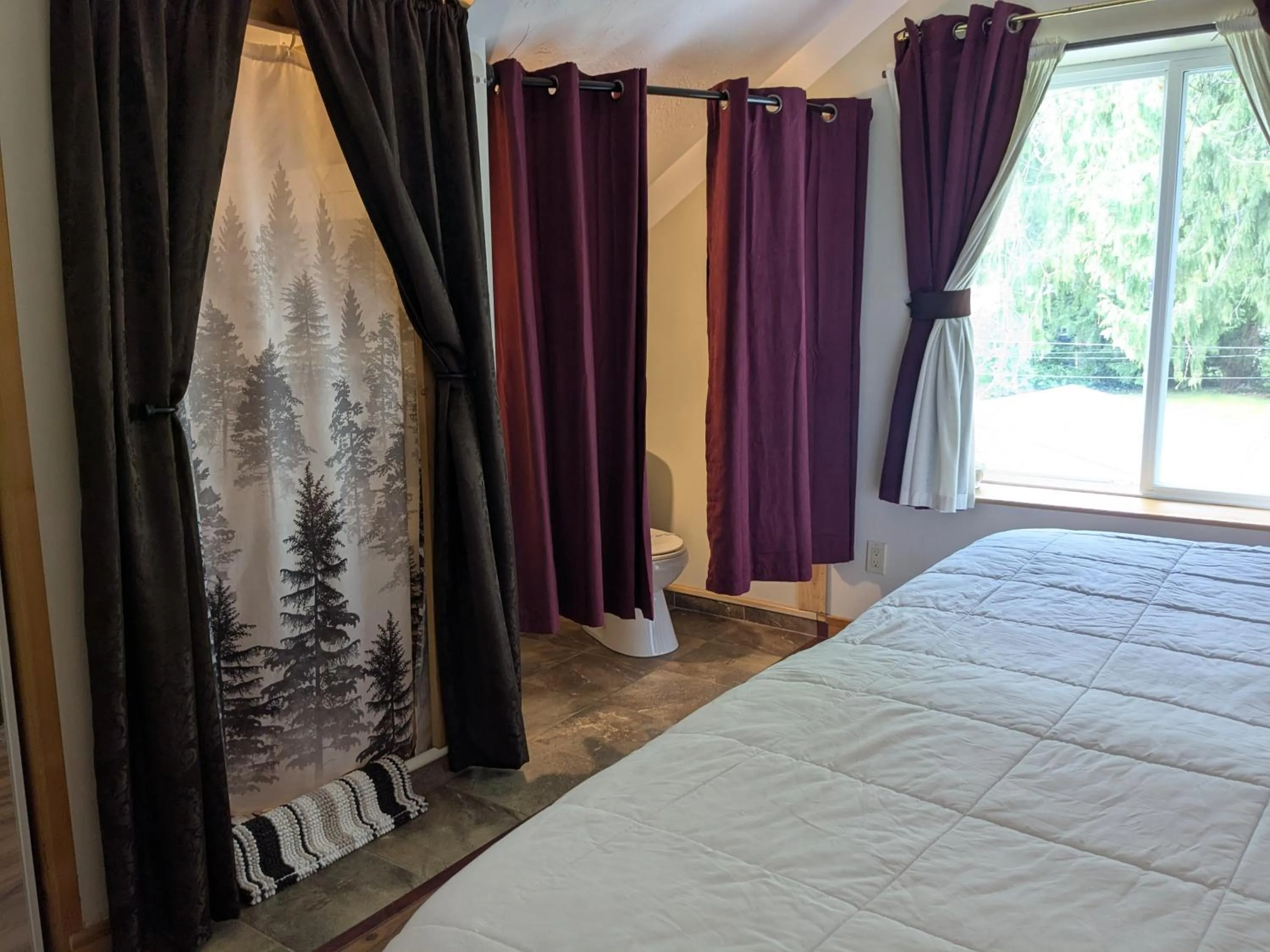 Bed in Higgin's Inn