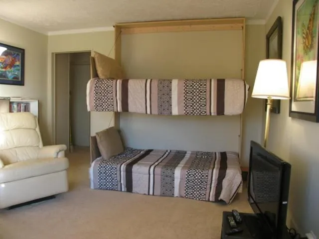 bunk bed, Bed in Higgin's Inn