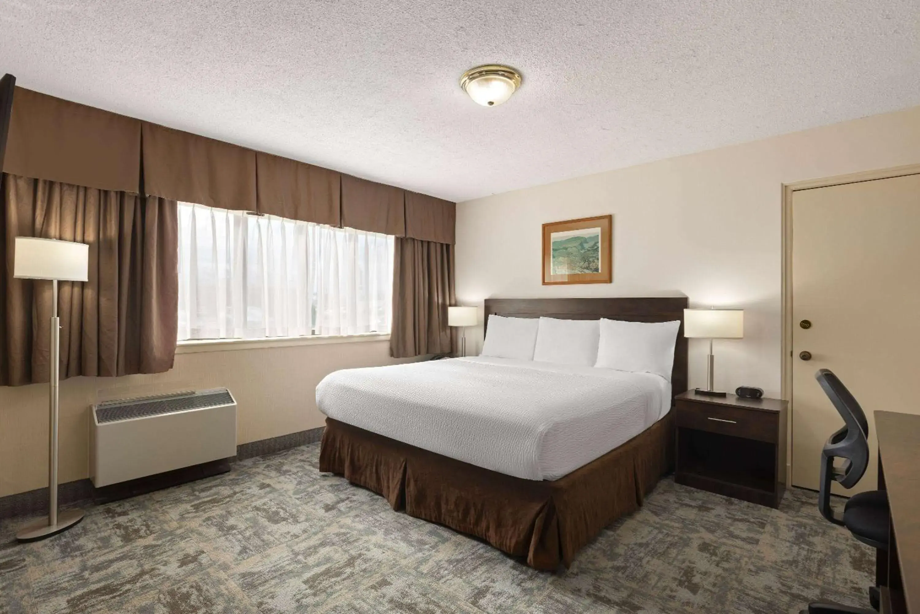 Photo of the whole room, Bed in Travelodge by Wyndham Thunder Bay ON Photo of the whole room, Bed in Travelodge by Wyndham Thunder Bay ON