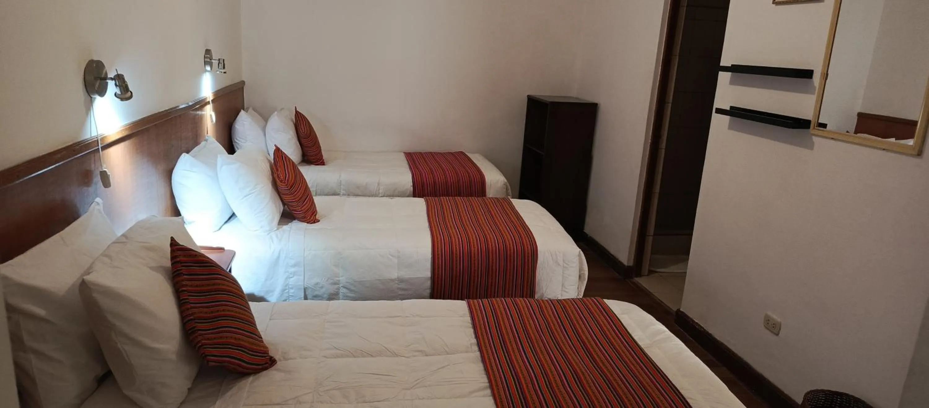 Photo of the whole room, Bed in Saphi Inn Cusco - Excelente ubicación