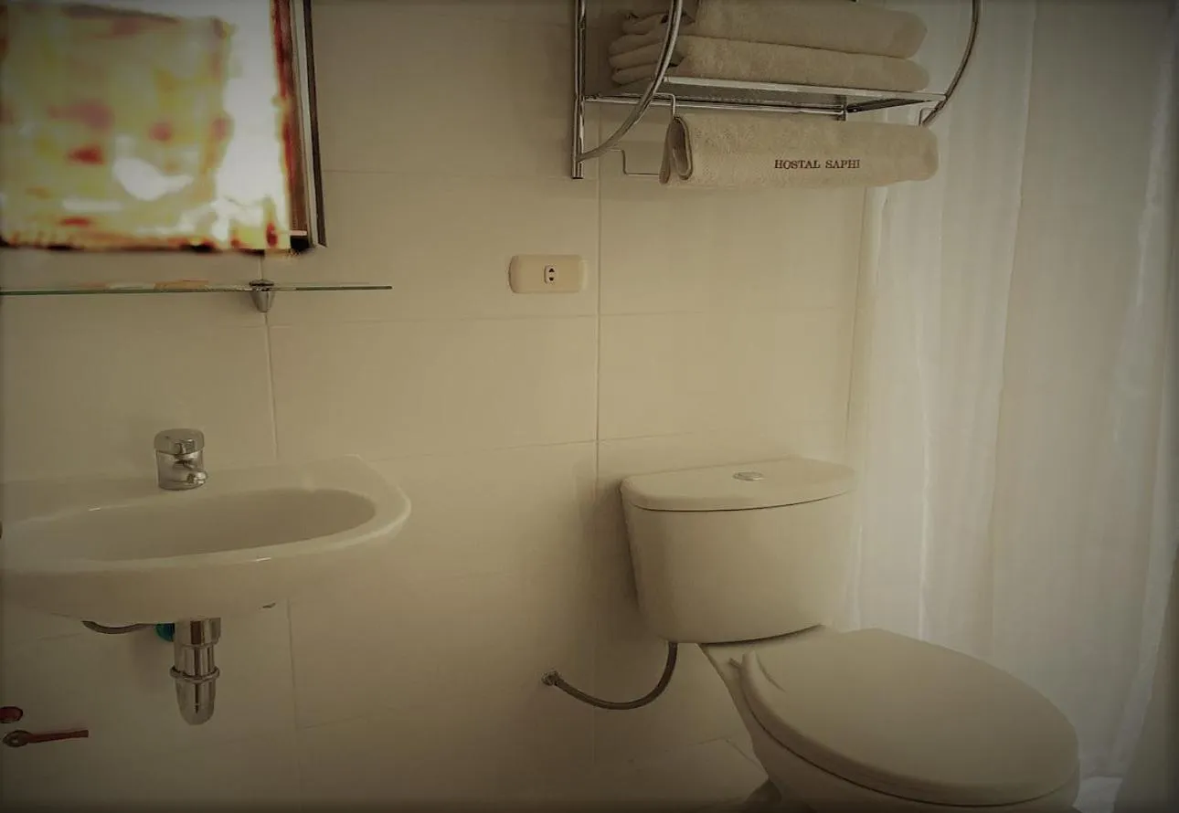 Toilet in Saphi Inn Cusco - Excelente ubicación