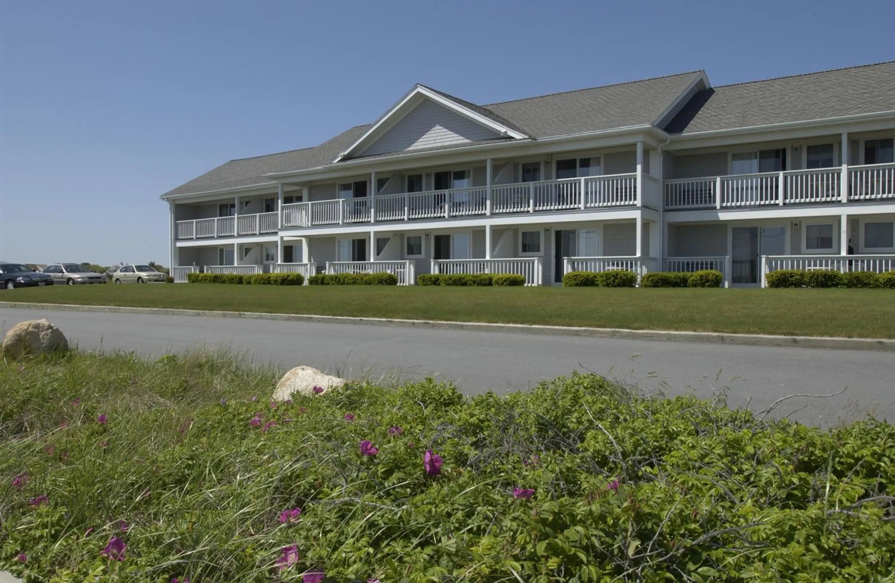 Property building in InnSeason Resorts Surfside