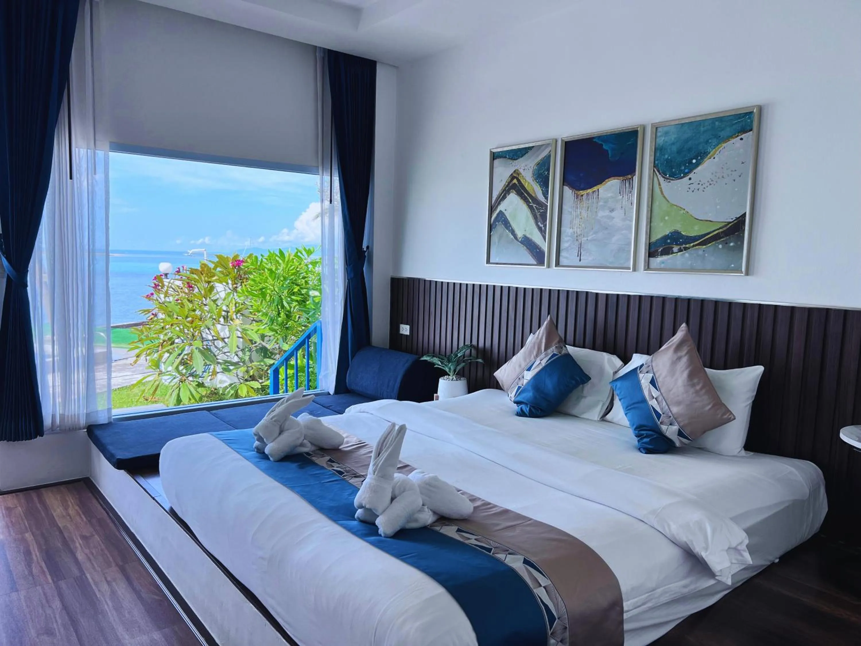 Bed in Three Trees Samui Resort - Sarocha Villa