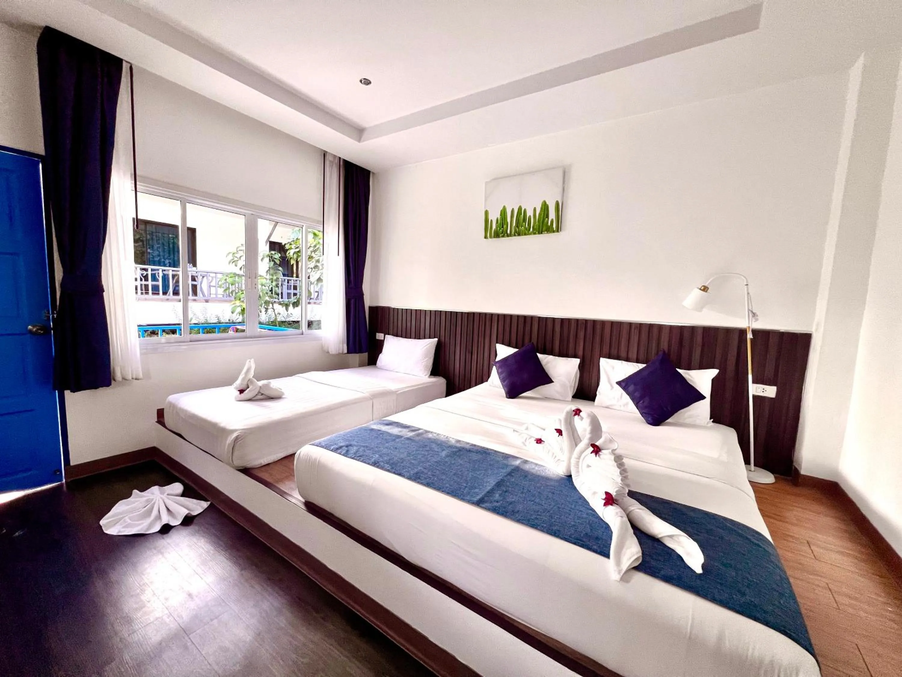 Bed in Three Trees Samui Resort - Sarocha Villa