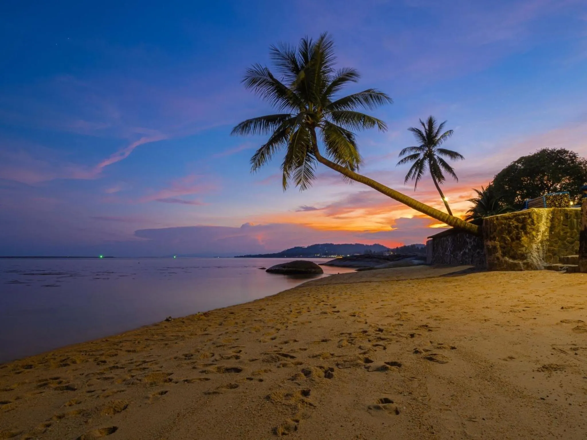 Beach in Three Trees Samui Resort - Sarocha Villa