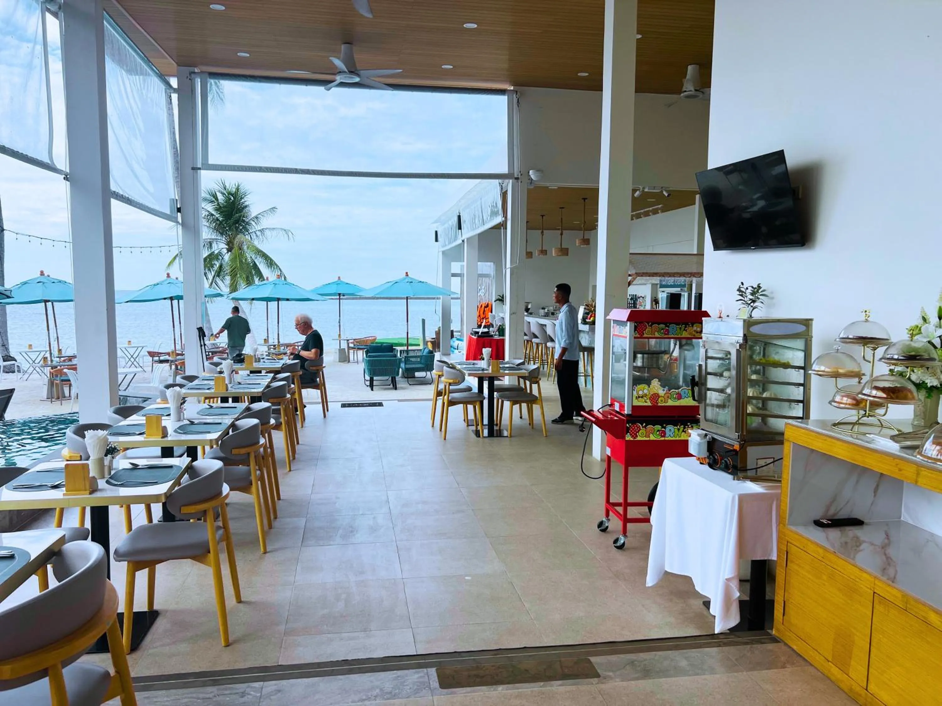Restaurant/places to eat in Three Trees Samui Resort - Sarocha Villa