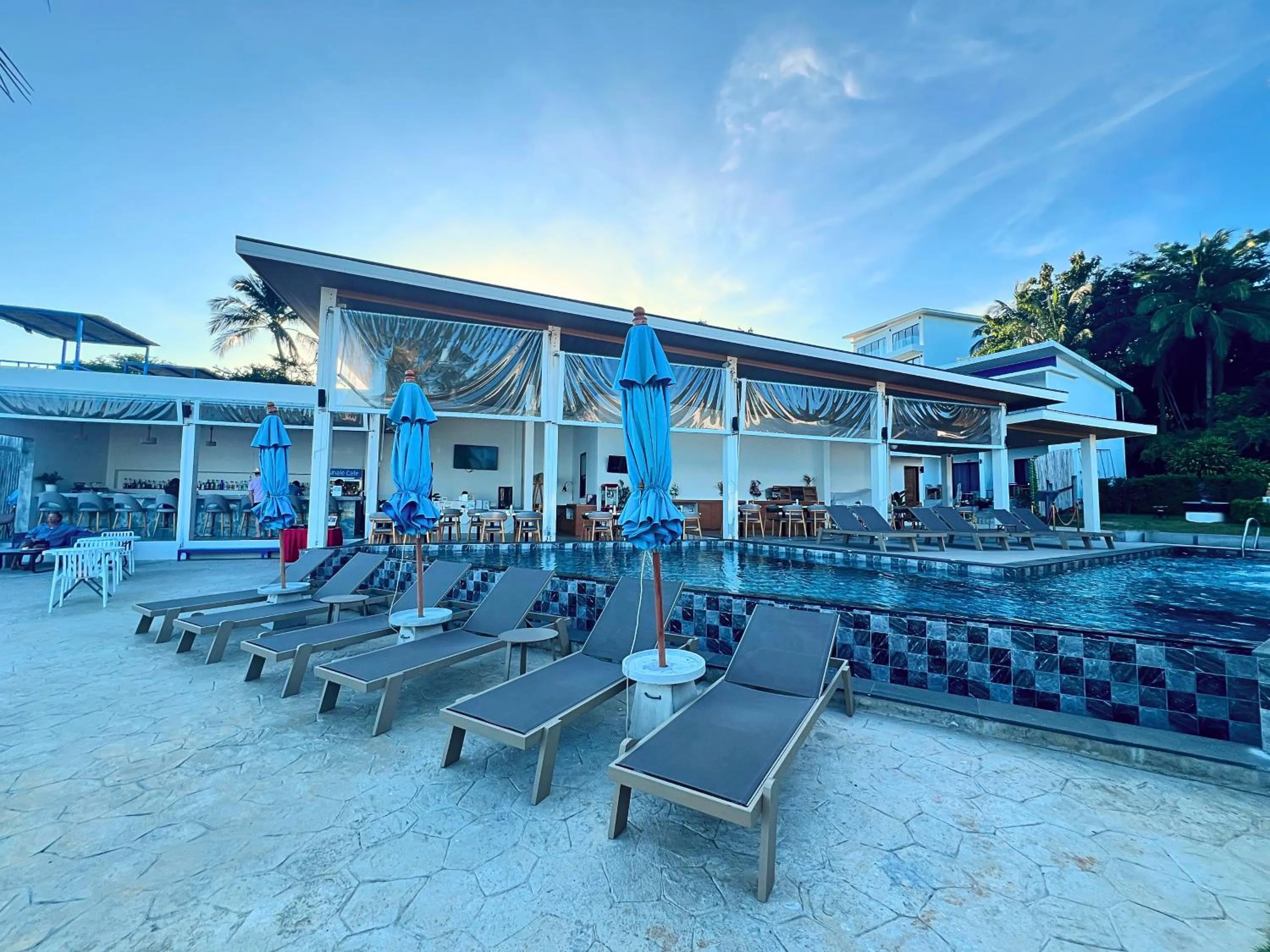 Restaurant/places to eat in Three Trees Samui Resort - Sarocha Villa