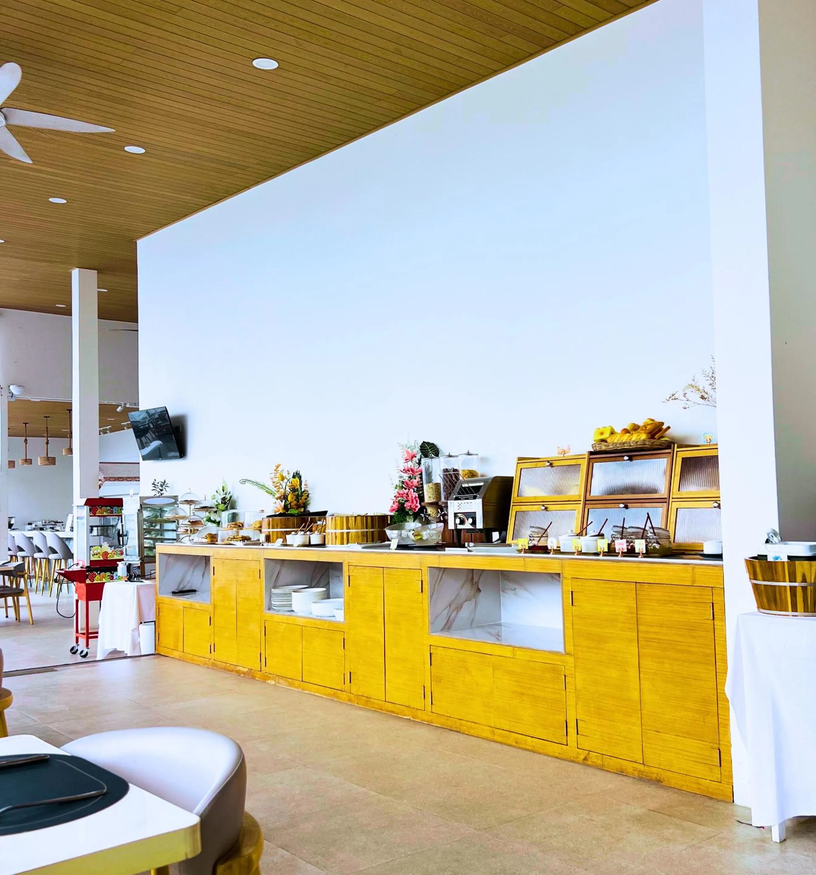 Restaurant/places to eat in Three Trees Samui Resort - Sarocha Villa