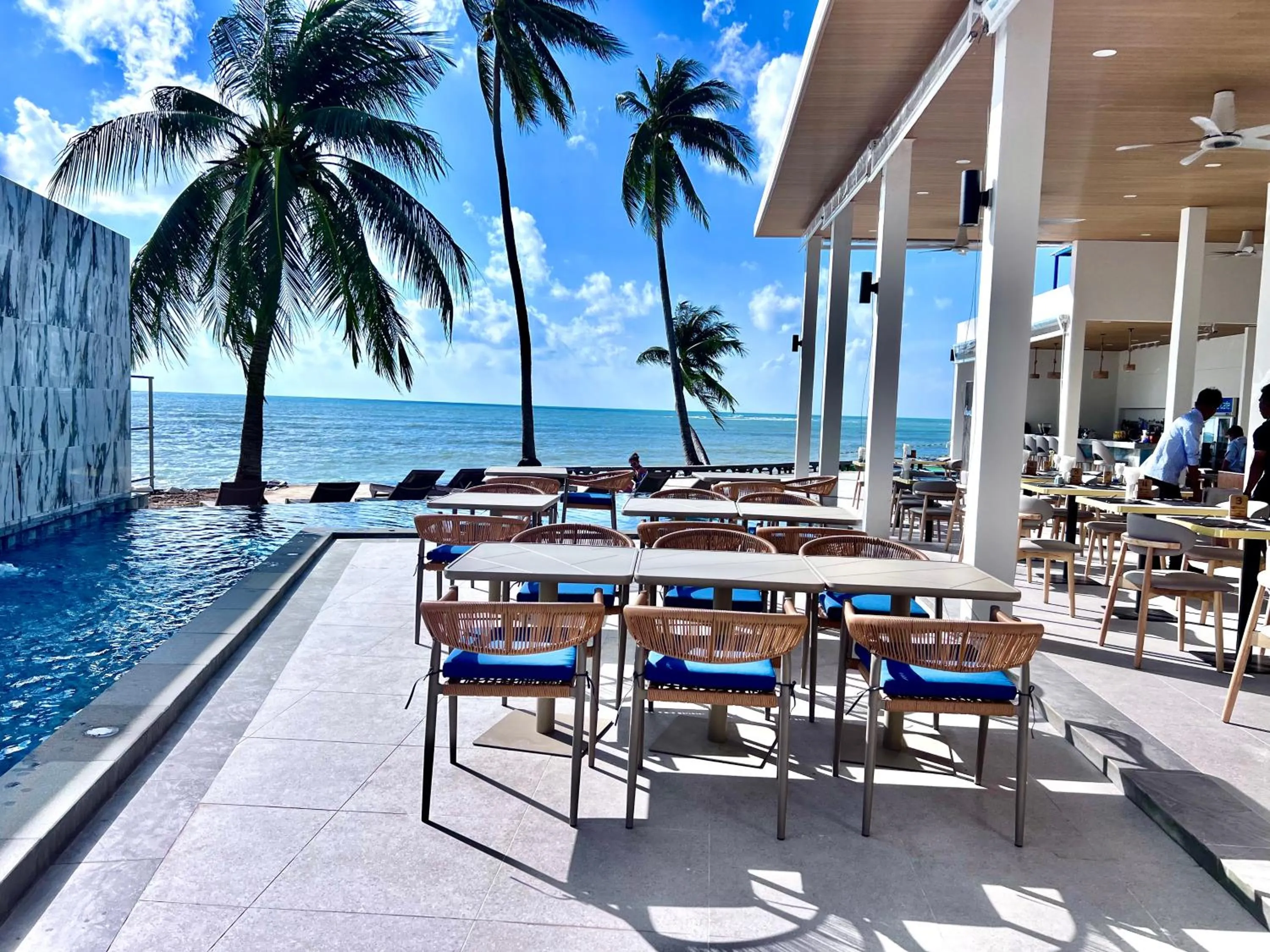 Restaurant/places to eat in Three Trees Samui Resort - Sarocha Villa